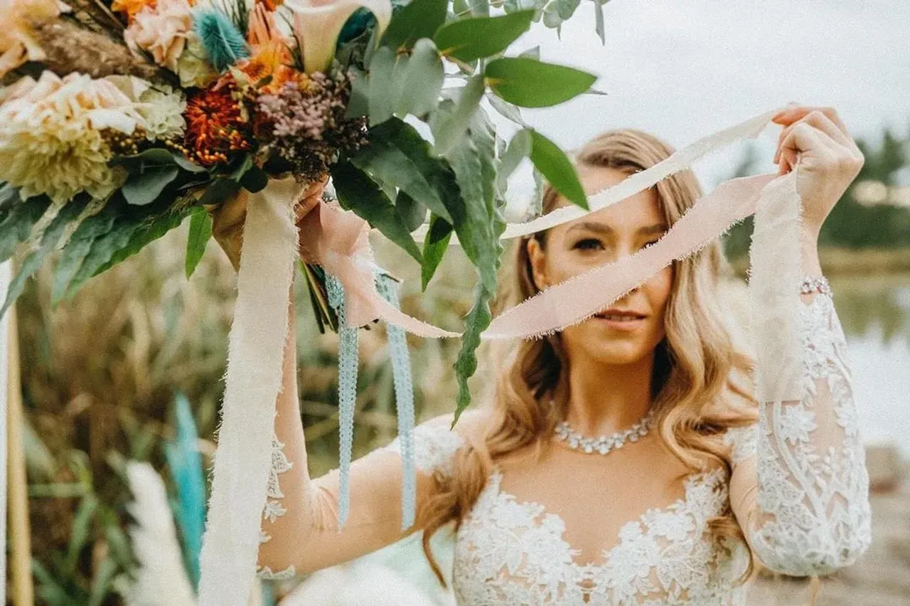 The fabrics we work with are of the highest quality and the dresses we make with watchmaking precision at every stage of creation. 🤩 Take a look at this beautifully finished boho décolletage 🦋

-—-

We sew wedding dresses from scratch! Choose a ready-made wedding dress design, make changes or create your own unique wedding dress. We also carry out orders online!

 ---
#bridals #bridalwear #bridaldress #bridalstyle #bridalinspiration #bridalgown #bride2be #brideinspo #bridetobe2021 #wedding2021 #dressmaker #bohodressstudio #rusticdress #rusticdresser #rusticweddingideas #rusticweddingdress #rusticweddingstyle#rusticweddinginspiration #rusticweddingstyling #rusticweddinginspo #bridaloutfit

Ogranization and coordination: @moments_wedding_planner 
Place: @folwarkzalesie 
Photography: @kamilatokarczykphotography
Decorations: @slubna_euforia_flower_dream_ 
Suit: @giacomo_conti_krakow_outlet 
Wedding Tonga: @inneobraczki 
Make-up: @magdalenaadamczykmua
Hairstyle: @olga_k_stylist 
Heavy smoke: @exclusive_djs_dominikszymoniak
Paper stationery: @lovestorypapeteria
Jewelry: @slubnykamyk.pl 
Wedding Dress: @lucky_dress_atelier 
Macrame: @why_knot_macrame
Models: @maadziaa_g @albeertt_s