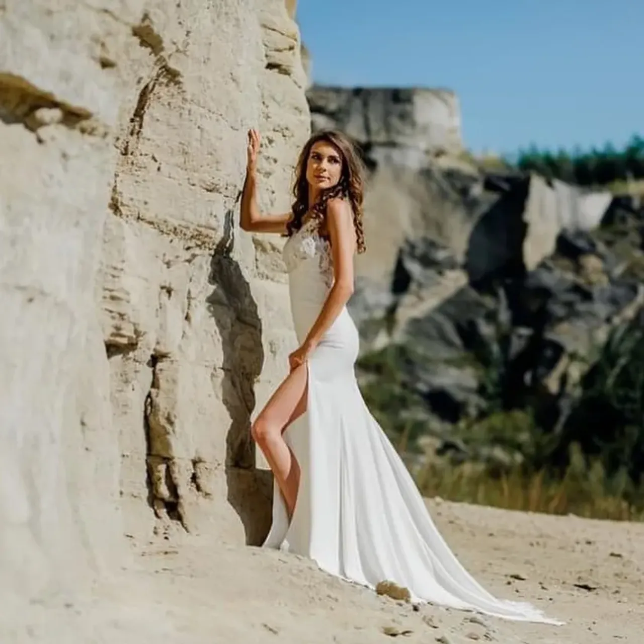 This dress is a HIT 😍 Especially on our bride Angelika! Melisandre is a dress with a tight cut and its base is made of wedding elastic crepe in the colour of broken white (off white). The boat-shaped neckline is made of flesh-coloured stretch mesh with exclusive Italian lace and sequins. Remember that each of our wedding dresses is subject to any modifications. So if you want to make changes to your Melisandre wedding dress. You can do it - just contact us!

—

We sew wedding dresses from scratch! Choose a ready-made wedding dress design, make changes or create your own unique wedding dress. We also carry out orders online!

 ---
#bridals #bridalwear #bridaldress #bridalstyle #bridalinspiration #bridalgown #bride2be #brideinspo #bridetobe2021 #wedding2021 #dressmaker #bohodressstudio #rusticdress #rusticdresser #rusticweddingideas #rusticweddingdress #rusticweddingstyle#rusticweddinginspiration #rusticweddingstyling #rusticweddinginspo #bridaloutfit