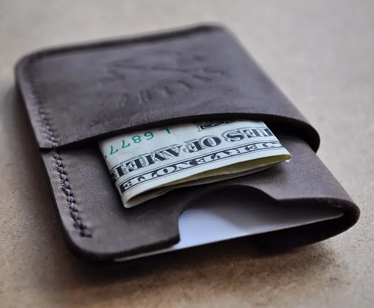 Minimalist CardHolder👌🏼#SvernutHandMade #LeatherCraft #HandMade #PlasticCards #Cards #LeatherWork #Leather #LeatherCover #LeatherCase #LeatherGoods #HandCraft #HandSew #Wallet #MoneyCase #NaturalLeather #LeatherWallet #PolandHandMade #LeatherAccessories #CardHolder #LeatherWare #HandMadeLeather #HandStitched