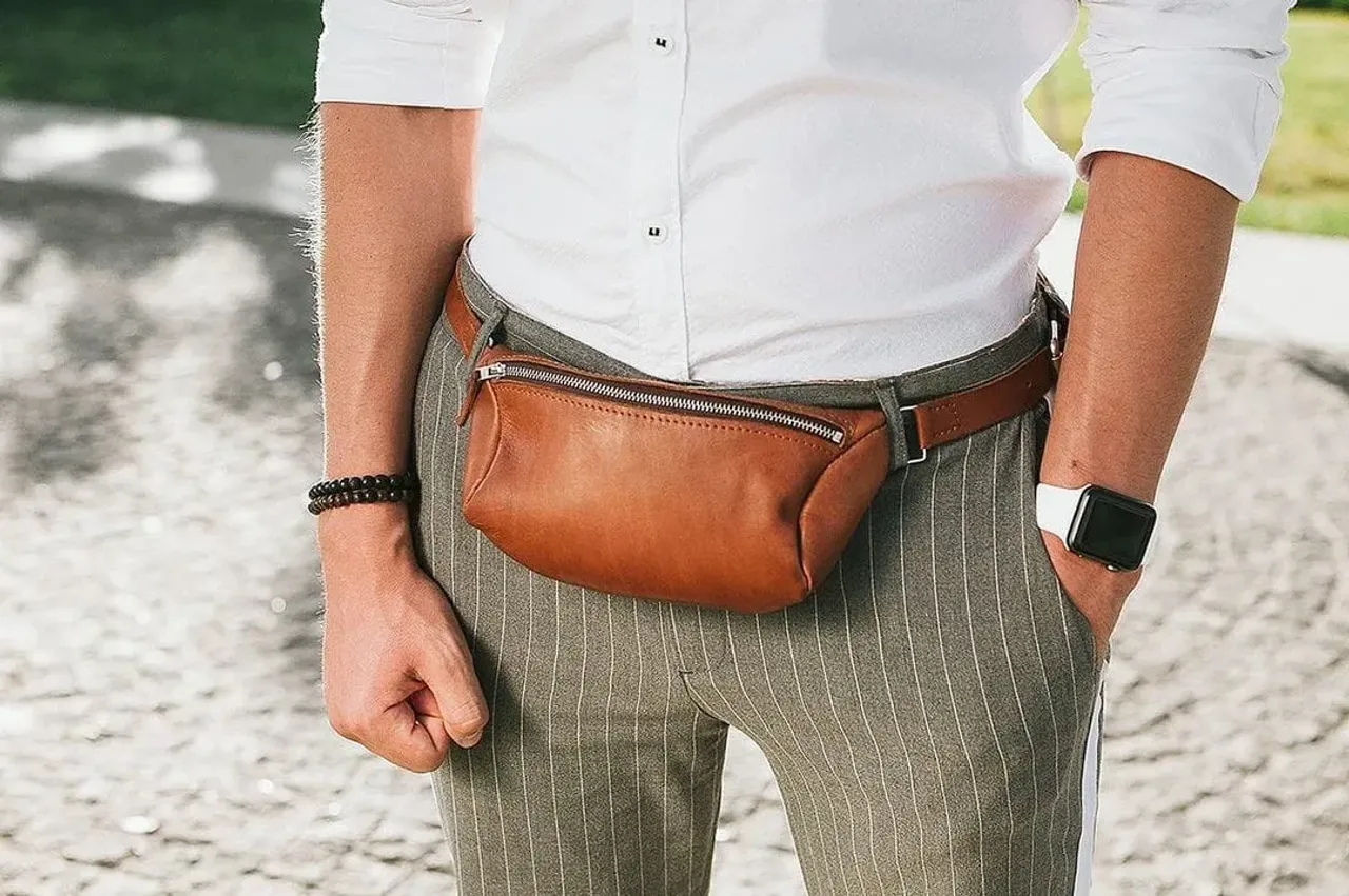 NEW!
Men's collection 2018/19 in @svernut
Your Style. Your Svernut.⠀
▪️handmade beltbag⠀
▪️Italian leather 🇮🇹⠀
▪️worldwide delivery⠀
⠀
Price: 50 €
⠀
Order direct/ all messengers link in bio 🔝
⠀
#bag #bagshop #mensbag #menstyle #svernut #svernuthandmade #мужскаясумка #beltbag #beltbags #bagsingapore #casualstyle #warszawa