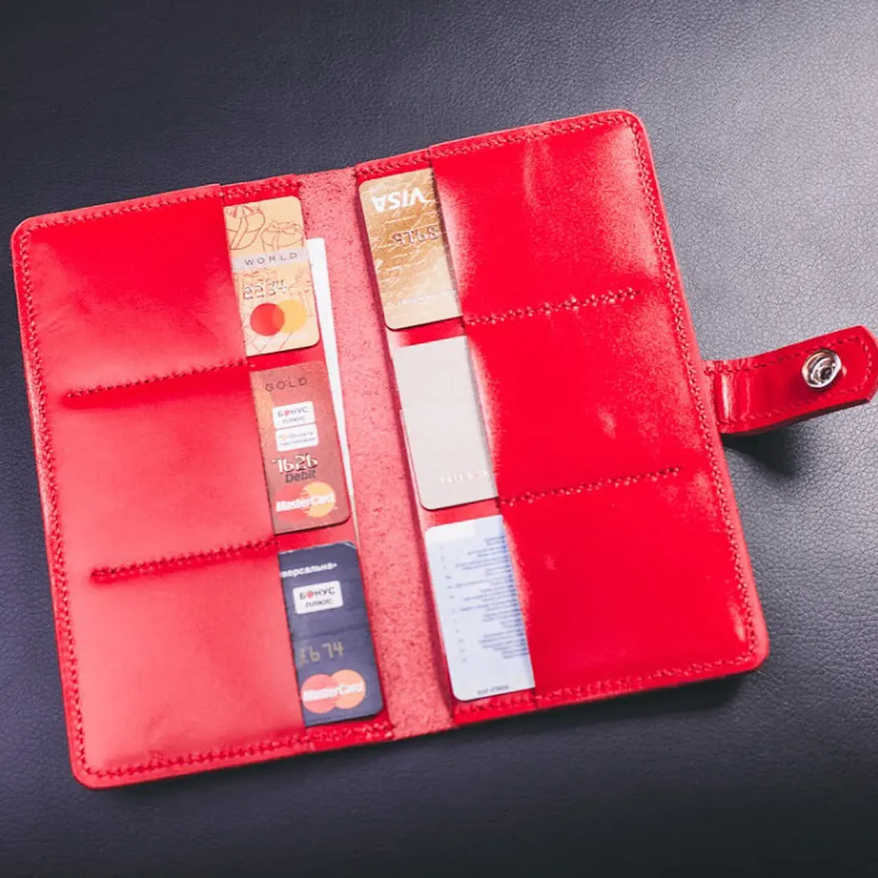 New red wallet for women⚫️🔴 Order now💳 For all questions contact us in Direct📩  #svernut #svernuthandmade #handmade #leather #leathercraft #beuty #style #new #gift #sale #wallet #casual #lifestyle #woman #europe #warsaw