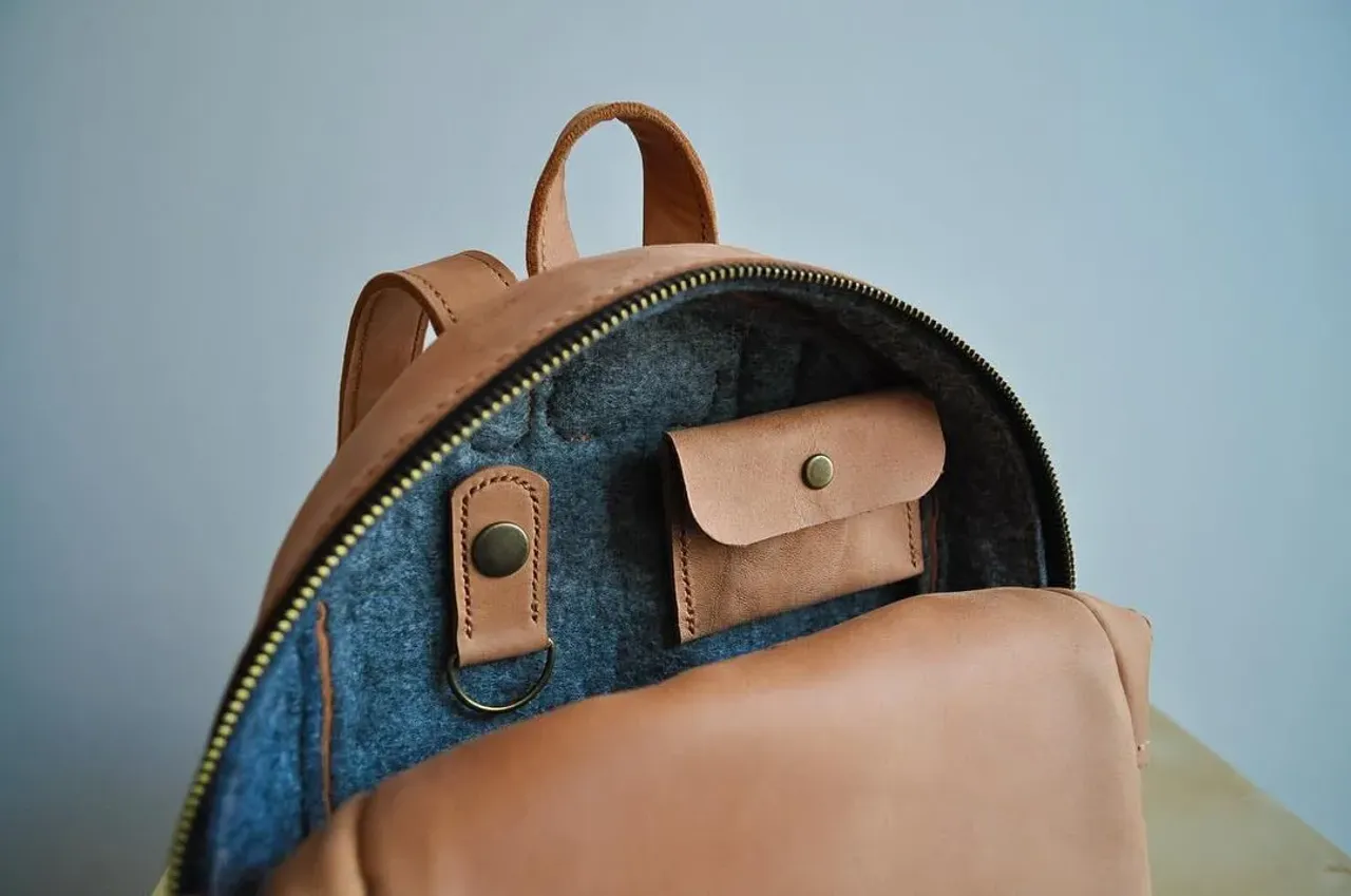#handmadebag #handmadebags #svernuthandmade #leatherbag #leathebags #leatherstrap #leatherhandbag #vintagebag #handmadeleatherbag #handmadeleatherbags #bag #bags #bagpack #baglover #bagsforsale #bagoftheday #baglovers #bagsale #bagwomen #bagwoman #bagworld #handcraftedbags