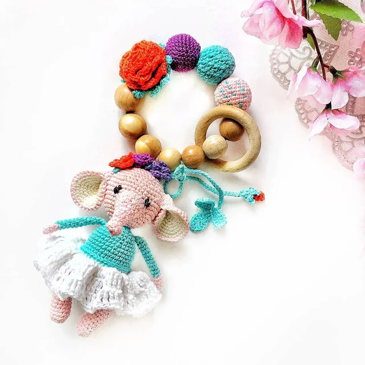 Amazing baby toy. 
Easy crochet pattern. 
More patterns @i.moccs_pattern