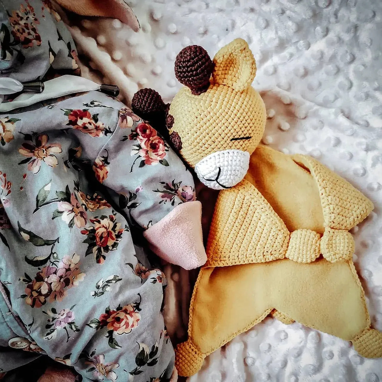 Sleeping babies are always so sweet. Aren't they? 😇
************
Спящие малыши всегда такие сладкие🥰 Неправда ли? 🤗
*************
All my patterns in my store. Link in bio. 🙃
@sebrainterior
