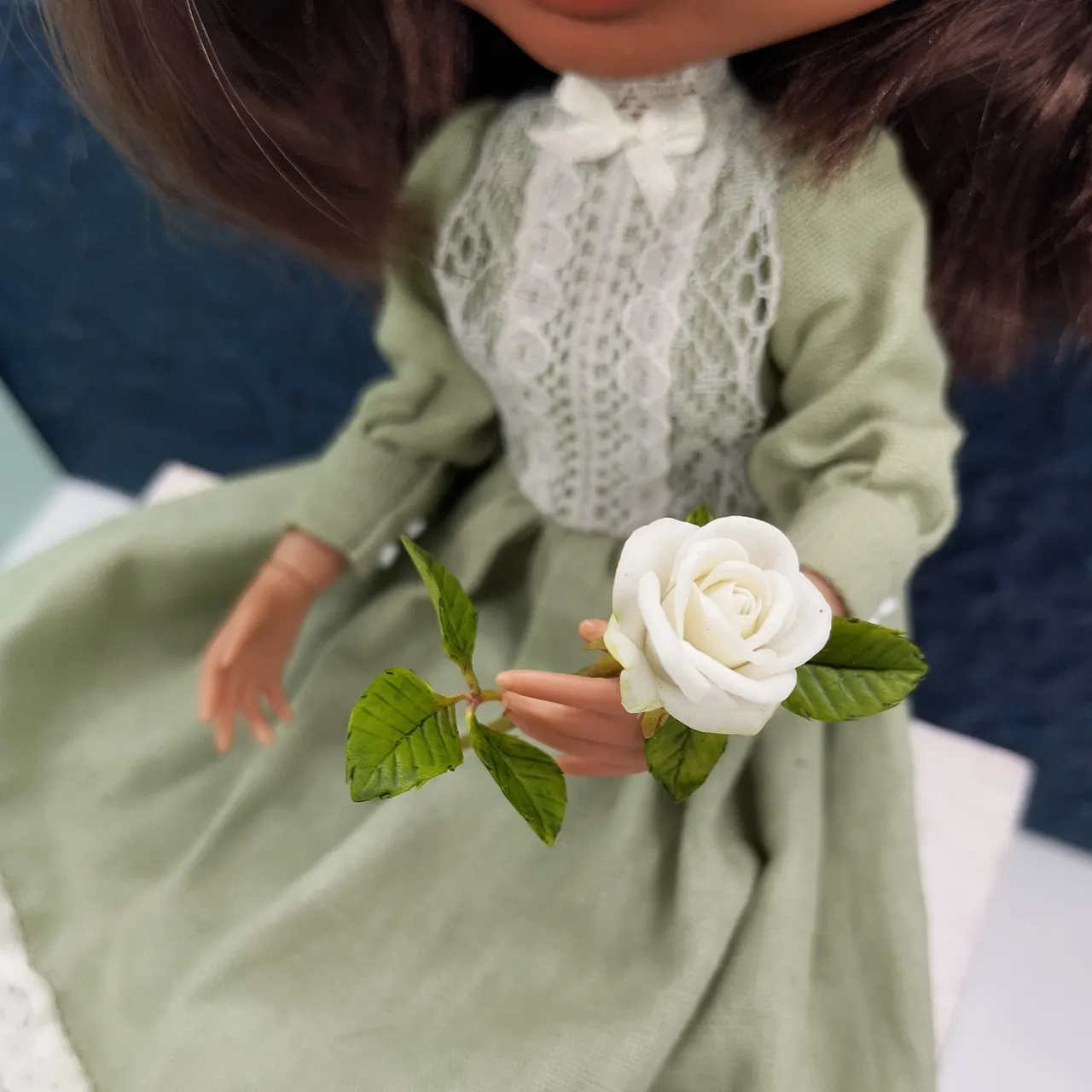 Miniature white rose scale 1/6.Handmade from floral polymer clay (cold porcelain).
https://ballwool.com/products/46126
-----------------------------------------------------
#miniature #miniatureflowers #dollsminiatures #dollhouseminiature #dollsaccessories #miniaturerose #fairygarden #polymerclayminiature #dollhouse #flowers