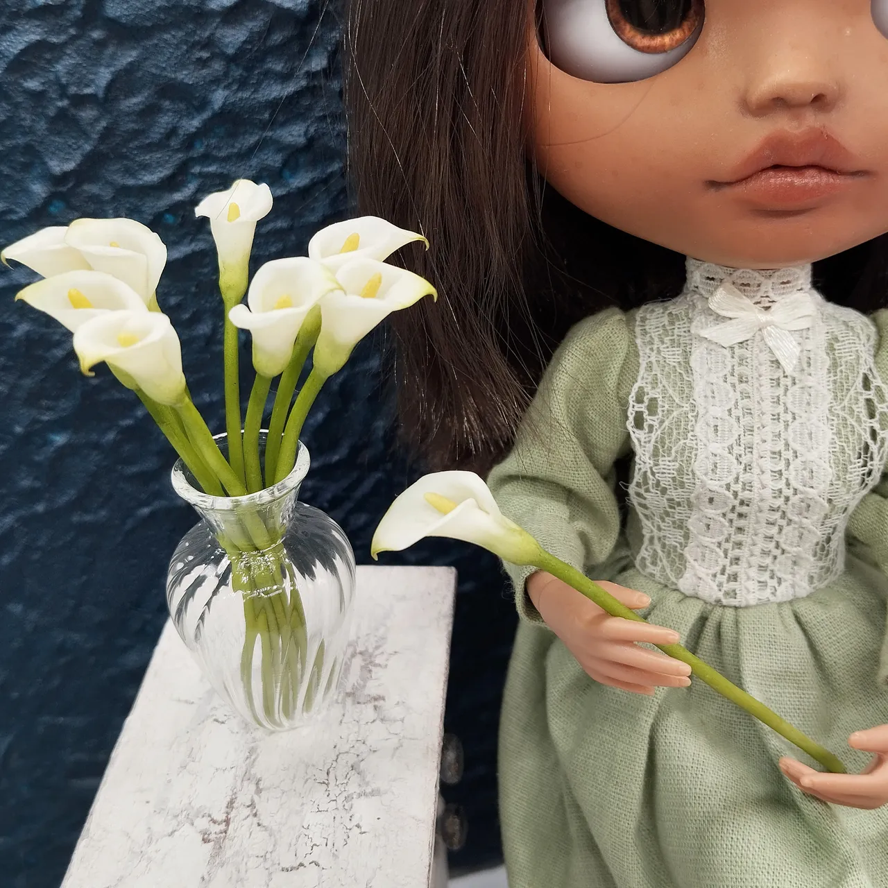 Dollhouse miniature calls. 1:6 scale. Handmade.
https://ballwool.com/products/46148
---------------------------------------------------
#miniature #miniatureflowers #calla #dollhouse #dolls #dollhouseminiatures #dollsaccessories #blythe #barbie #paola #miniaturegarden #fairygarden #handmade #freeshipping