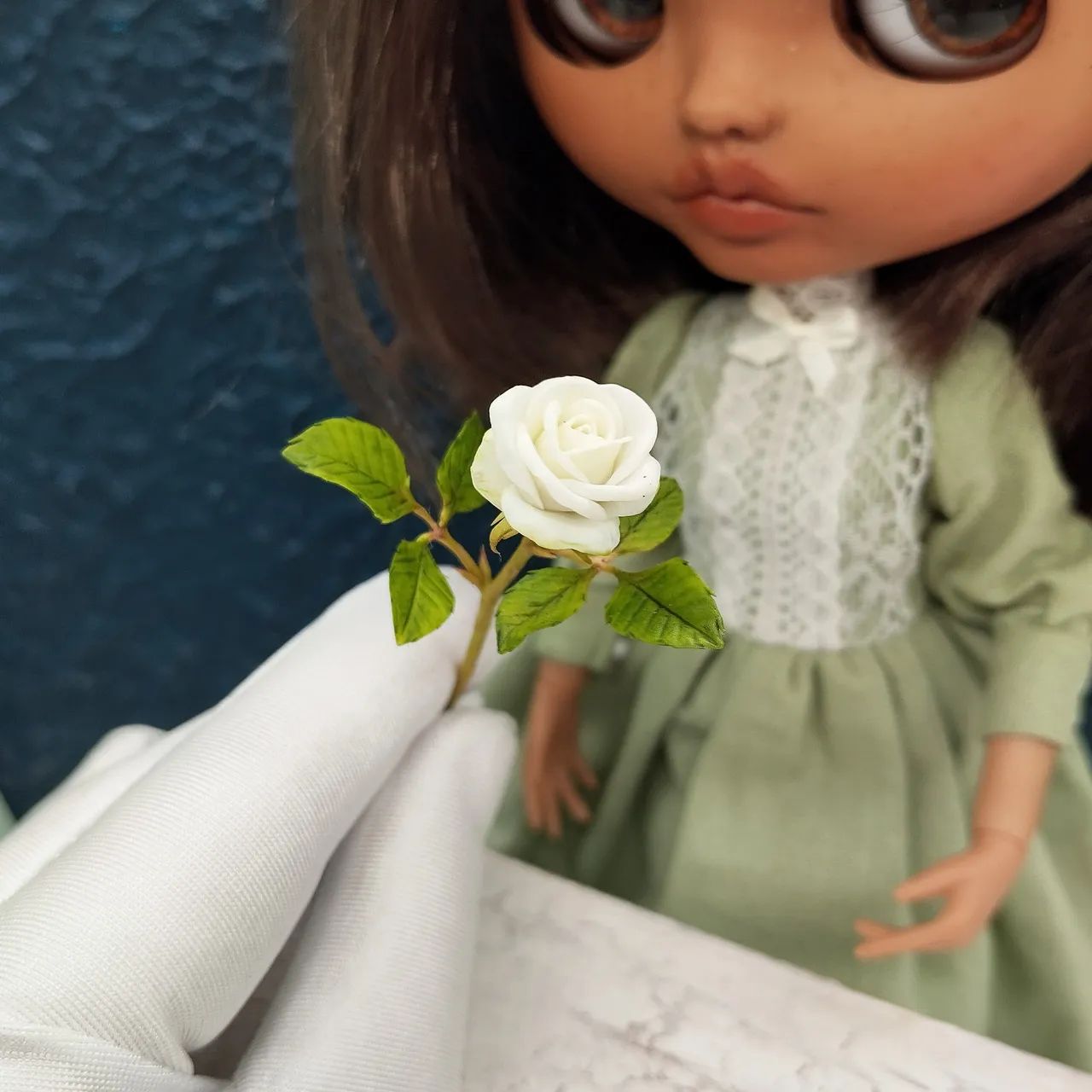 Miniature white rose scale 1/6.Handmade from floral polymer clay (cold porcelain).
https://ballwool.com/products/46126
-----------------------------------------------------
#miniature #miniatureflowers #dollsminiatures #dollhouseminiature #dollsaccessories #miniaturerose #fairygarden #polymerclayminiature #dollhouse #flowers