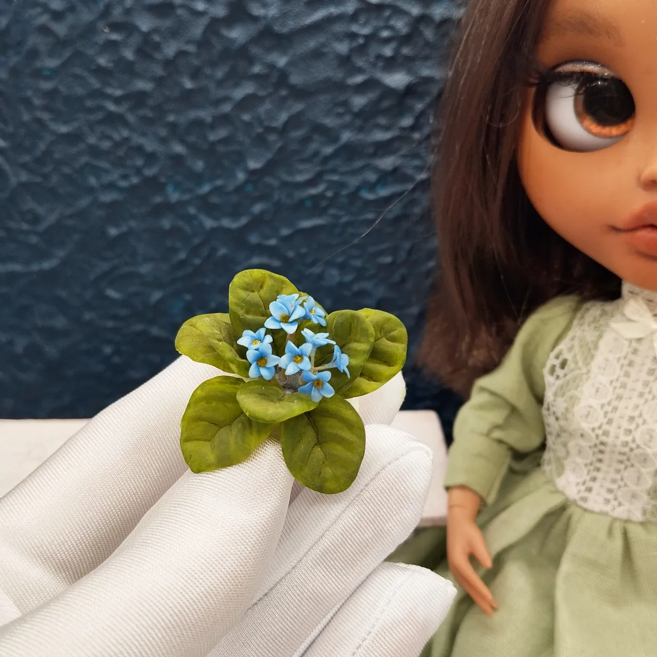 Miniature Violets in a pot. 1:6 scale. Handmade.
https://ballwool.com/products/46165
---------------------------------------------------------
#miniature #violet #miniatureflowers #miniature16 #dollhouse #fairygarden #dolls #dollhouseminiature #miniaturegarden