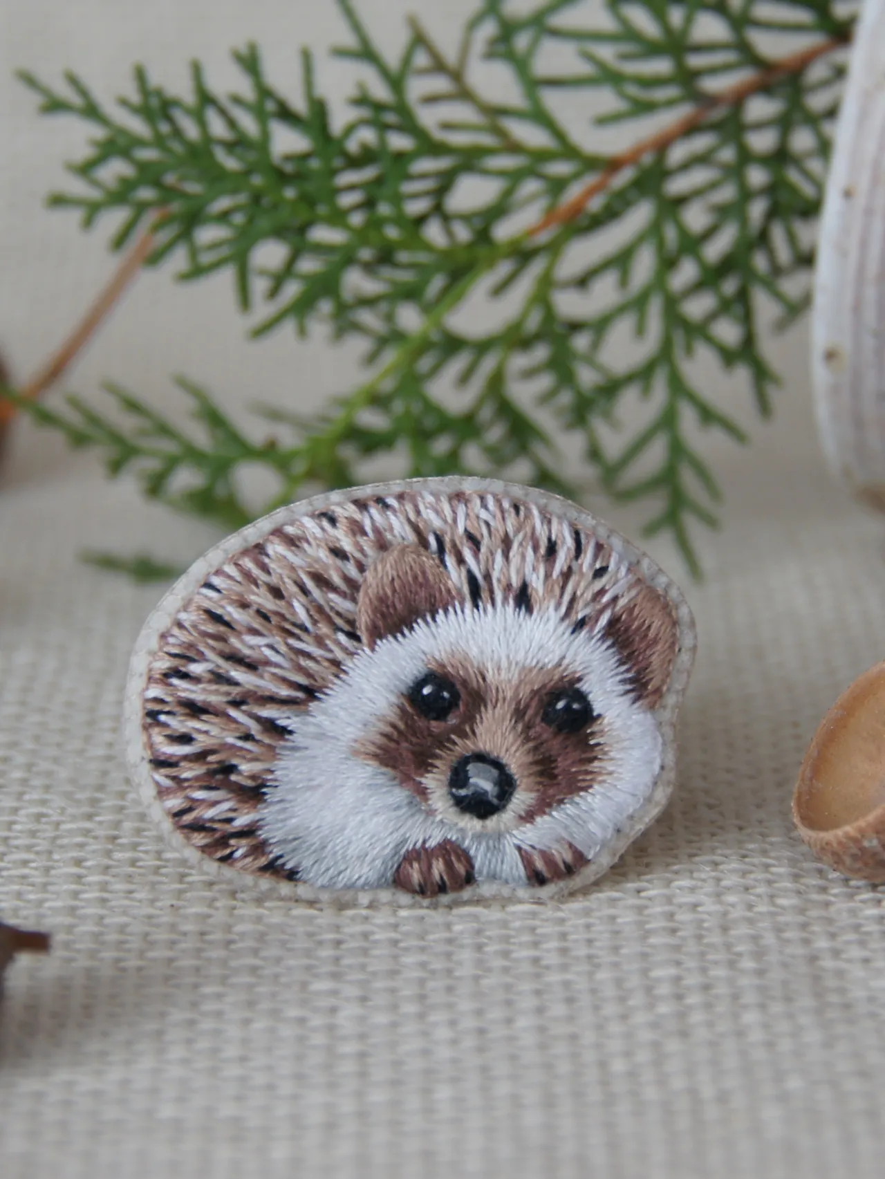 Pure hedgehog charm! 🦔♥️
This spiky little one is one of my early works. Yes, he’s got plenty of "quills," but don’t worry—they’re 100% prick-free (tested and approved!) 😃
This little hedgehog has found his forever home, but I’m keeping this photo as a sweet memory.