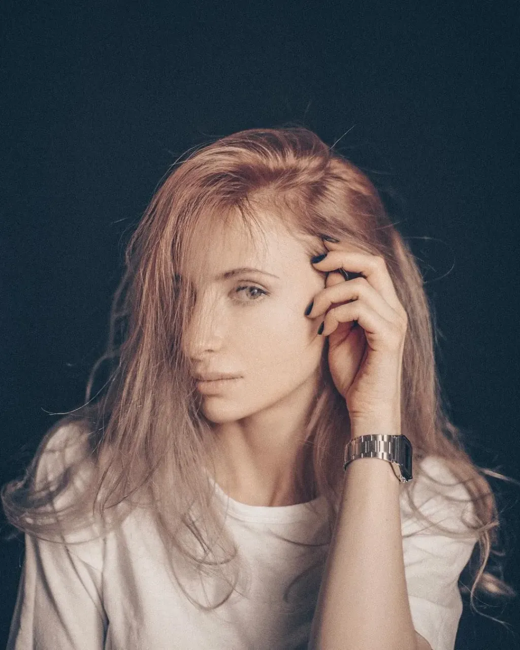 Приветствую всех, вновь прибывших и тех, кто не понимает, что за странная страница у них в подписках)) Меня зовут Марика 💁‍♀️и совсем недавно эта страница имела другой контент. Но жизнь непредсказуема, и теперь я не смогу работать как раньше, но мои руки нашли выход. Можно работать, не выходя из дома. Кстати я левша, если это имеет отношение к делу)) В общем на сегодняшний день мне  пришлось по душе одно хобби - вязать. Планируются и интерьерные корзины разных размеров, пляжные сумки и популярные нынче авоськи, коврики и многое другое. Знаю, что в нашем регионе мало ценителей этого направления и стиля, но верю, что мое творчество(ежели так можно выразиться) найдёт свой отклик и люди все таки начнут переживать прошлое и уступят дорогу нынешнему современному и лаконичному осуществлению своего домашнего пространства🌱
#экостиль