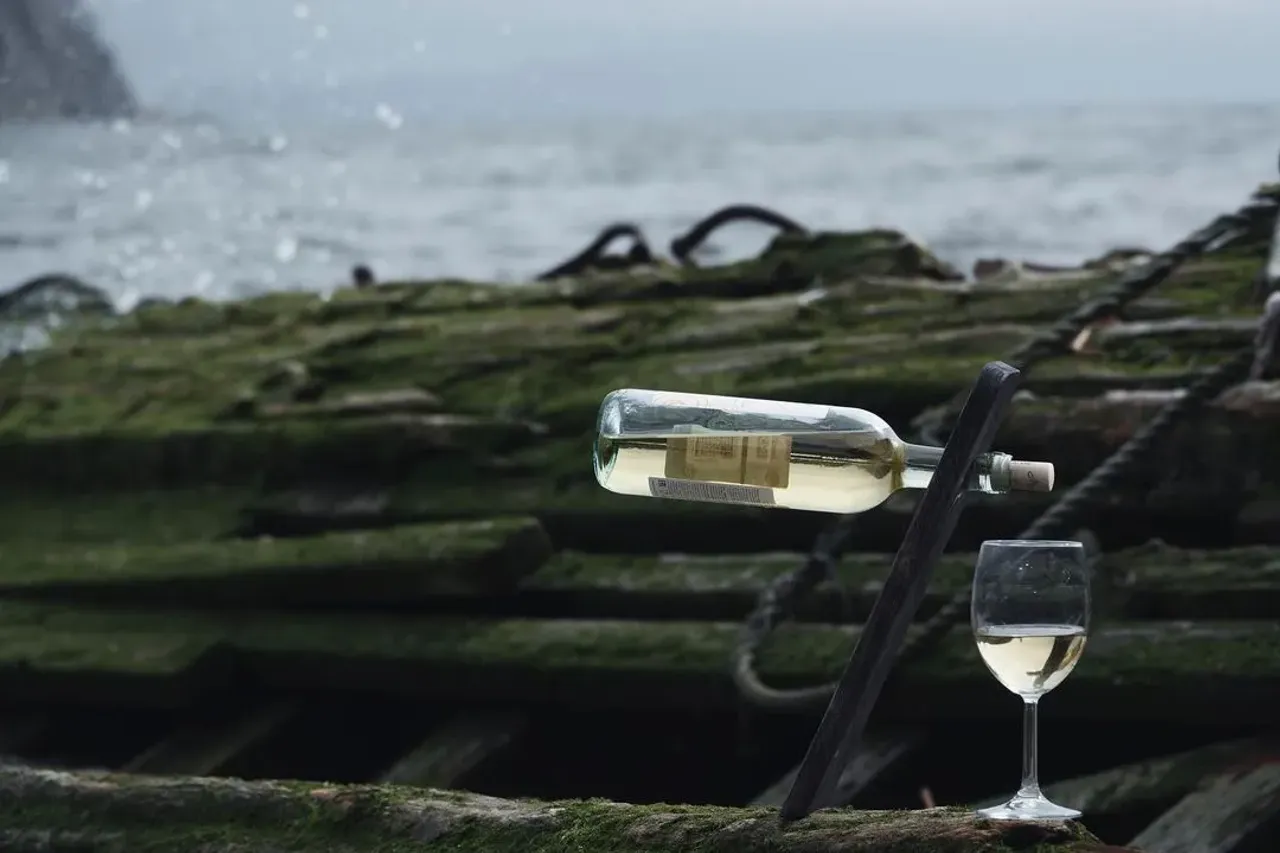 Эта подставка для винных бутылок очень неплохо держит баланс 😉
#дизайн #интерьер #камчатка #kamchatka #furniture #design #interiordesign #loft #woodworking