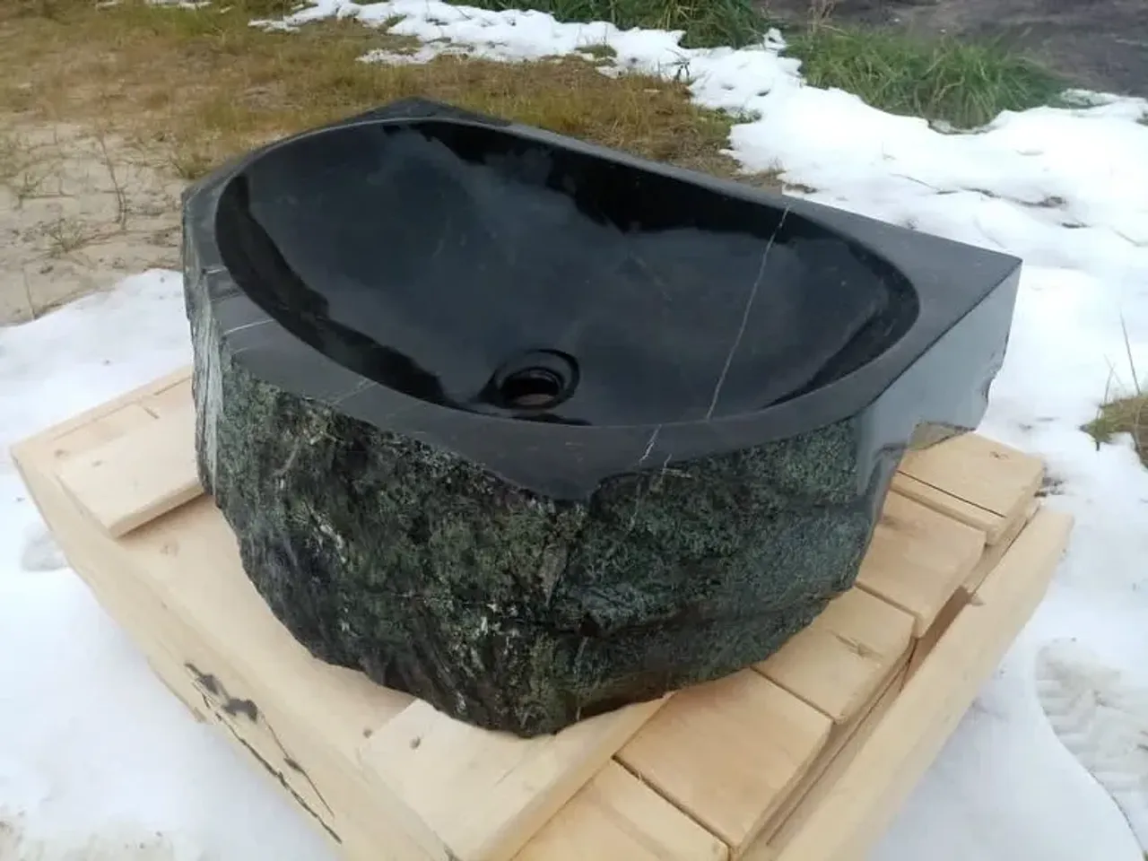 ЭКСКЛЮЗИВНАЯ РАКОВИНА🐚 из натурального камня - ЗМЕЕВИК🐍
⠀
Данная раковина изготовлена на заказ!!!
⠀
🔮 Края частично полированные
⠀
📏 Размер: 64х50х16
⠀
⚖️ Вес: ~40кг
⠀
🤝 Сотрудничаем с дизайнерами
⠀
#нехуевыйкамень
#truestone
#змеевик
#каменнаяраковина
#раковинаназаказ
#naturalstonesink
#раковина
#stonesink
#интерьер
#дизайнинтерьера
#тюмень