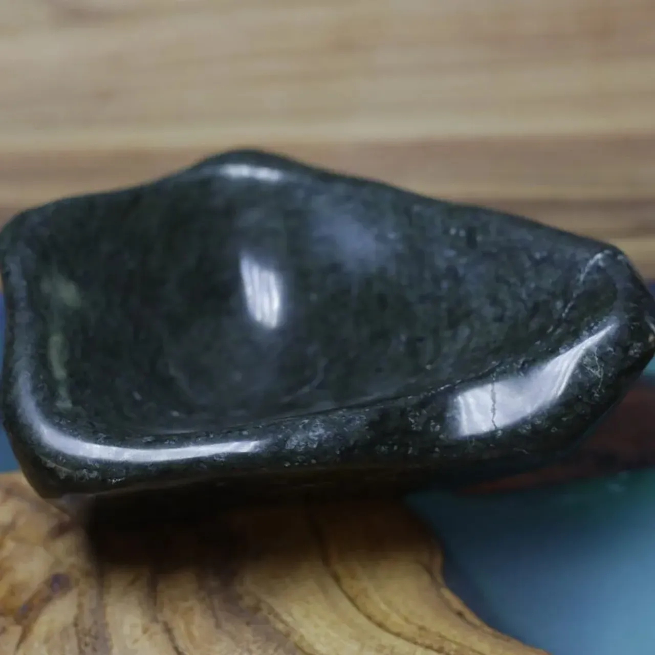 ИНТЕРЬЕРНАЯ ЧАША из натурального камня - 🐍ЗМЕЕВИКа.
.
.
📏 Размер: 20х15х8 см .
.
.
⚖️ Вес: 1 кг .
.
.
🤝 Сотрудничаем с дизайнерами .

#truestone #натуральныйкамень #раковиныизкамня #валуны #мастерская #рукиизплеч #яшма #лиственит #оникс #змеевик #дизайнерытюмень #производствоизкамня #truestone72 #каменьтюмень #изсибирислюбовью #нехуевыйкамень #дизайнинтерьера #дизайнтюмень #раковинаизгранита #раковинаизмрамора #чашиназаказ #каменныечаши #чаши #naturalstonesink #тюменькамень #изделияизкамня #раковина #stonesink #интерьер #дизайнинтерьера #мрамор