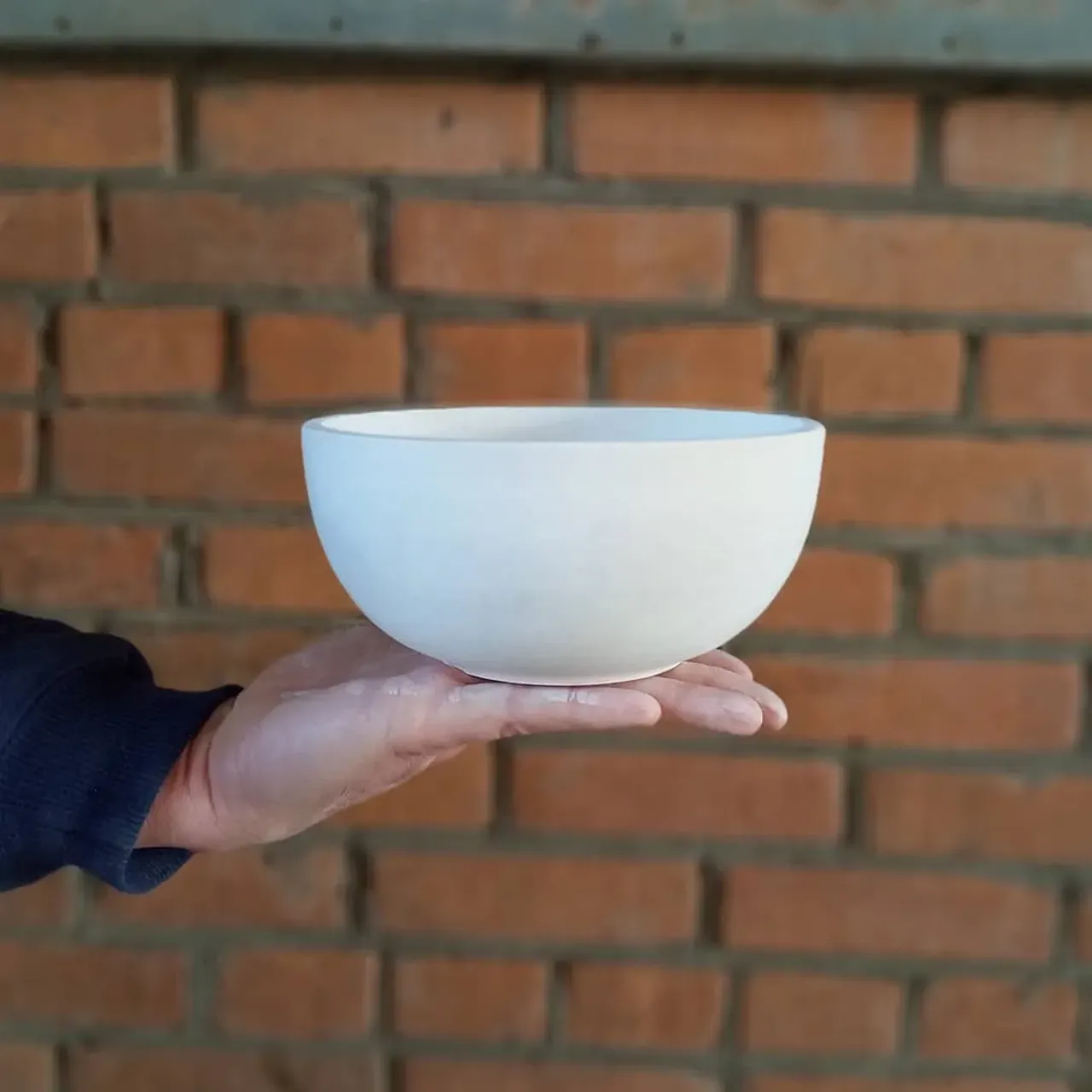 Модель нашей миски. С тонкой деликатной подставкой. По-английски bowl. С учётом усадки 12%. Миска универсальная: и для второго и для супа, и для салата, и для Фо-Бо. 🍜 Для маааленькой порции Фо-Бо. :))
⠀
#миска #посуда #посударучнойработы #посуданазаказ #bowl #dinnerware
