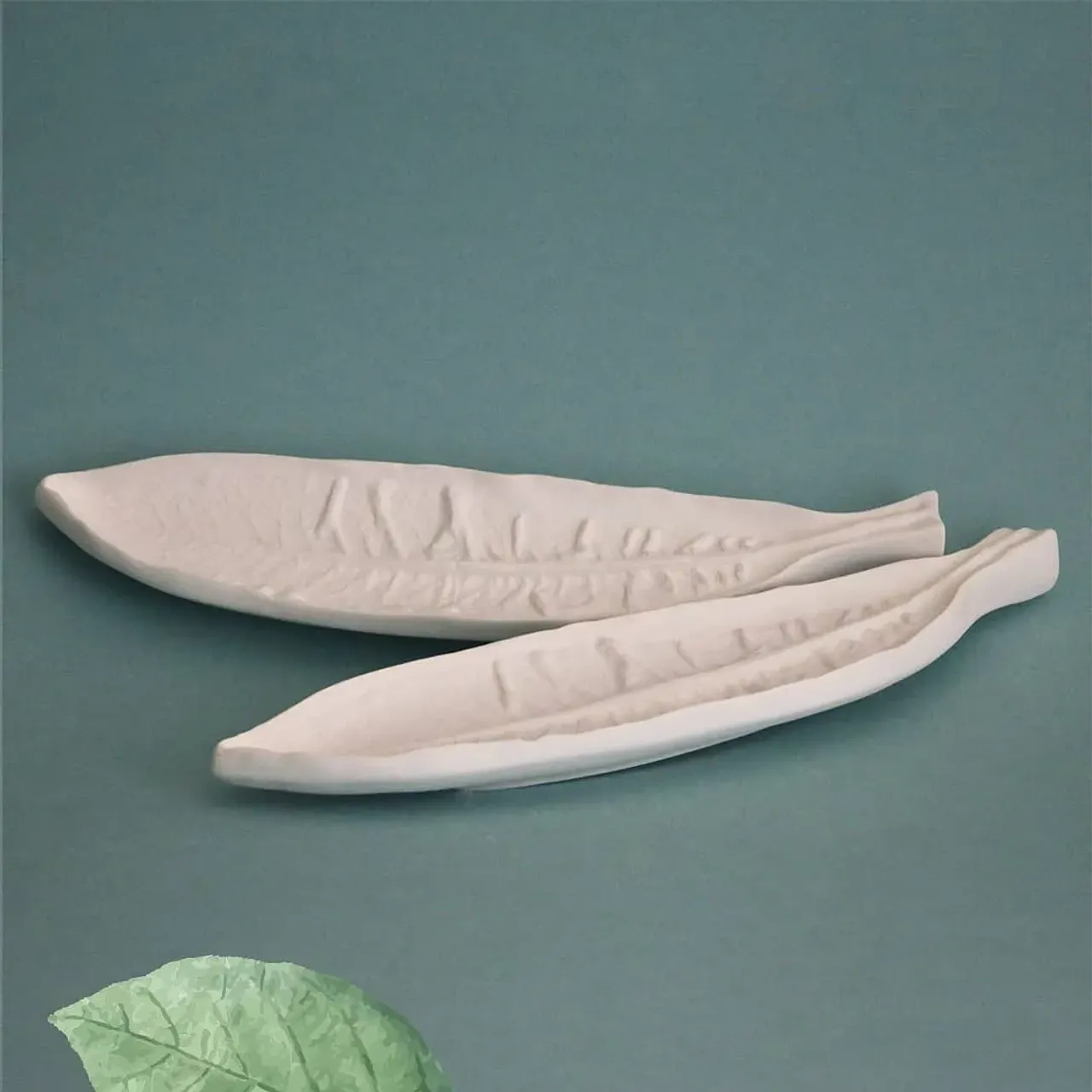 Radish. Или лист хрена. Блюдо на ножке. Керамика. 
Продается. Подберём цвет.

#ceramics #ceramicsdesign #декор #украшениеинтерьера #homedecor #предметы #sambuldashadesign #jungle #newcollection #decorobjects #handmade #design #leaves