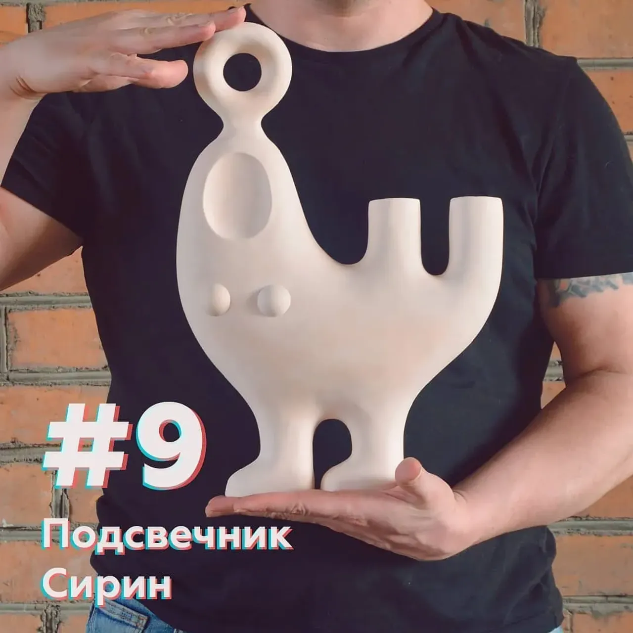 N9 - подсвечник Сирин. Большая, сильная дева-птица с большой грудью и короной на голове. 👑 Грудь, кстати, после первой отливки мы увеличили. 👀 В русских духовных стихах она, спускаясь из рая на землю, зачаровывает людей пением 🎤🎵 разгоняя печаль и тоску. Происходит от греческих Сирен. 🧜 Является лишь счастливым людям. 😀🤔 Высота 42 см. Цвет подобрали, но пока скажем лишь, что корона будет золотой. А вы в каком цвете ее видите?
⠀
#fairytail #birds #ceramic #mayolica #керамика #майолика #дизайнмарафон #дизайн100х100 #сирин #скетч #design #sketch #sirin #sirinbirds #birdofparadise #birdsofeden