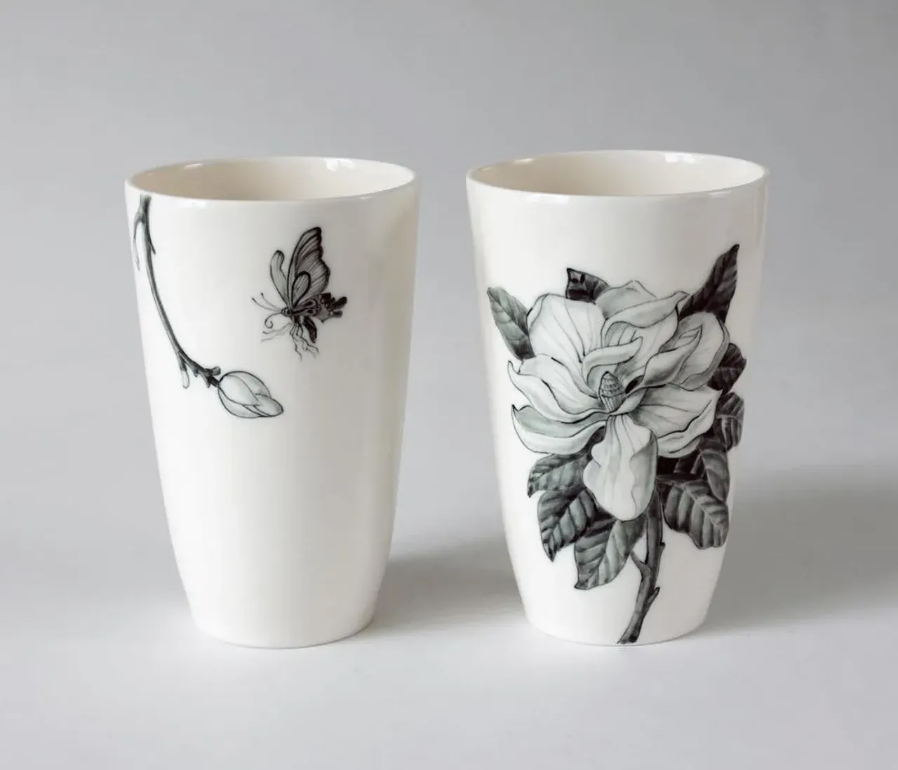 Новый кувшин со стаканами «Два попугая в зарослях магнолии». Фарфор ручной работы. Подглазурная роспись, прозрачная глазурь, золото. #porcelain #porcelainart #whiteporcelain #homedecor #porcelainobjects #handmade #porcelainstudio #leoleo_handmade #leoleohm #фарфорручнойработы #посудаизфарфора #росписьфарфора #домашнийдекор #предметыинтерьера