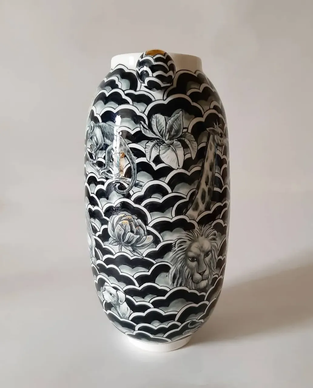 Новая интерьерная  ваза. "Райский сад.Адам и Ева"
Фарфор. Подглазурная роспись, золото.
Высота 28 см.
#porcelain #porcelainvase #porcelainart #handmade #homedecor #leoleo_handmade #porcelainspb #interiordesign #interiorobjects #аdamandeve #porcelainstudio #porcelainpainting 
#фарфорручнойработы #фарфорспб #фарфороваяваза #адамиева #росписьфарфора #райскийсад #домашнийдекор #предметыинтерьера