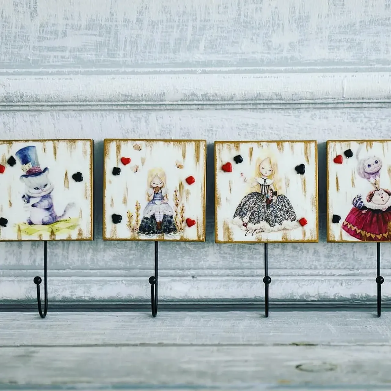 Hooks on the wall Alice in Wonderland by WoodscraftGifts
Wooden clothes hooks are made using decoupage technique.
The base of solid pine, metal hooks, each hanger consists of one super convenient hook
Hooks will withstand any clothing except thick fur coats or sheepskin coats.
Also this hanger can be used under the public key.
Your keys will always be in place, and in the case of haste you will not be difficult to find them. **********************************
#woodscraftgifts #handmade #aliceinwonderland #cheshirecat #rabbit #aliciakeys #alicehooks #handmadegifts #handmadedecor #woodhangers