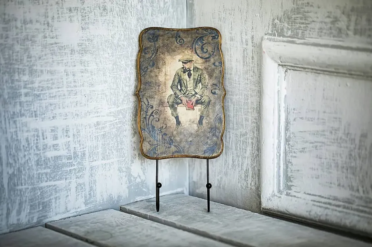 Обожаю эту карту от @baseofart с ней всегда руки тянутся к "пачканью" вещицы,  что я очень люблю делать 😉 Жаль что не все понимают...
Крутые вешалочки еще в наличии, готовы радовать своих новых хозяев.

#вешалкидляодежды #вешалкавприхожую #вешалка #дляключей #авторскаявещица #рукамимастера #дляудовольствия #эстетика #handmadegifts #handmadedecor #handmade #woodgift #woodscraft_ #woodscraft_в_наличии