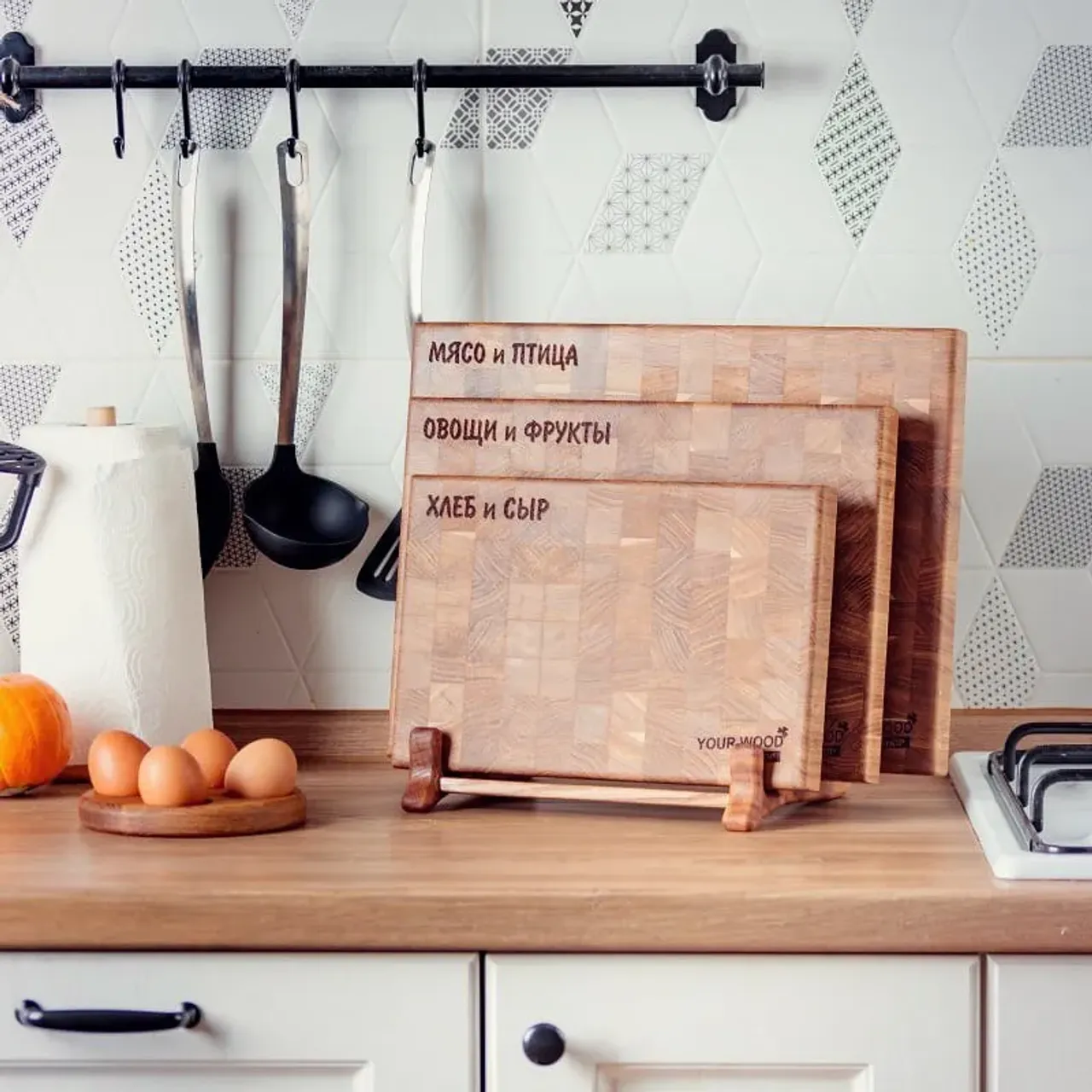 ☘️
Друзья  НОВИНКА!
Premium набор ТОРЦЕВЫХ 👍 досок на Подставке.
⠀
Закажите этот набор и создавайте гастрономические
шедевры на любимой кухне 👨‍🍳.
⠀
Досочки из дуба 🌳с лазерной гравировкой:
⠀ ⠀ ⠀ ⠀ ⠀ ⠀ ⠀ ХЛЕБ🥖 И СЫР🧀
⠀ ⠀ ⠀ ⠀ ⠀ ⠀ ОВОЩИ🍅 И ФРУКТЫ🍏
⠀ ⠀ ⠀ ⠀ ⠀ ⠀ ⠀ МЯСО🥩 И ПТИЦА🍗
Теперь ваш мужчина точно не перепутает на какой доске нарезать бутерброды для
завтрака.
⠀
Досочки сделаны с любовью ❤ и пропитаны льняным маслом с добавлением пчелиного 🐝 воска.
Их удобно хранить на специальной деревянной подставке. Они станут украшением вашей
кухни.
⠀
⠀ ⠀ ⠀ ⠀ ⠀ ⠀ ‼️Размеры досок‼️
⠀ ⠀ ⠀ ⠀ ⠀ ⠀ ⠀ ⠀ 400/300/30
⠀ ⠀ ⠀ ⠀ ⠀ ⠀ ⠀ ⠀ 350/250/30
⠀ ⠀ ⠀ ⠀ ⠀ ⠀ ⠀ ⠀ 300/200/30
⠀ ⠀ ⠀ ⠀ ⠀ ‼️Размер подставки‼️
⠀ ⠀ ⠀ ⠀ ⠀ ⠀ ⠀ ⠀ 260/200/100
⠀
✅Цена набора 9900руб. со скидкой 30%
⠀
Приобретайте набор торцевых досок, а мы упакуем его в коробочку и отправим в любую точку России.

#yourwoodshop #торцеваядоска #premiumdenim #торцеваяразделочнаядоска #дубоваядоска #кухонныйостров #кухнядизайн #your_wood_shop