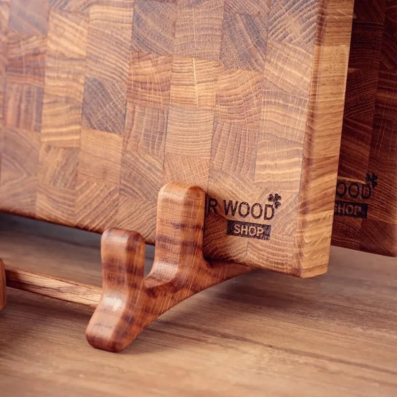 ☘️
Друзья  НОВИНКА!
Premium набор ТОРЦЕВЫХ 👍 досок на Подставке.
⠀
Закажите этот набор и создавайте гастрономические
шедевры на любимой кухне 👨‍🍳.
⠀
Досочки из дуба 🌳с лазерной гравировкой:
⠀ ⠀ ⠀ ⠀ ⠀ ⠀ ⠀ ХЛЕБ🥖 И СЫР🧀
⠀ ⠀ ⠀ ⠀ ⠀ ⠀ ОВОЩИ🍅 И ФРУКТЫ🍏
⠀ ⠀ ⠀ ⠀ ⠀ ⠀ ⠀ МЯСО🥩 И ПТИЦА🍗
Теперь ваш мужчина точно не перепутает на какой доске нарезать бутерброды для
завтрака.
⠀
Досочки сделаны с любовью ❤ и пропитаны льняным маслом с добавлением пчелиного 🐝 воска.
Их удобно хранить на специальной деревянной подставке. Они станут украшением вашей
кухни.
⠀
⠀ ⠀ ⠀ ⠀ ⠀ ⠀ ‼️Размеры досок‼️
⠀ ⠀ ⠀ ⠀ ⠀ ⠀ ⠀ ⠀ 400/300/30
⠀ ⠀ ⠀ ⠀ ⠀ ⠀ ⠀ ⠀ 350/250/30
⠀ ⠀ ⠀ ⠀ ⠀ ⠀ ⠀ ⠀ 300/200/30
⠀ ⠀ ⠀ ⠀ ⠀ ‼️Размер подставки‼️
⠀ ⠀ ⠀ ⠀ ⠀ ⠀ ⠀ ⠀ 260/200/100
⠀
✅Цена набора 9900руб. со скидкой 30%
⠀
Приобретайте набор торцевых досок, а мы упакуем его в коробочку и отправим в любую точку России.

#yourwoodshop #торцеваядоска #premiumdenim #торцеваяразделочнаядоска #дубоваядоска #кухонныйостров #кухнядизайн #your_wood_shop