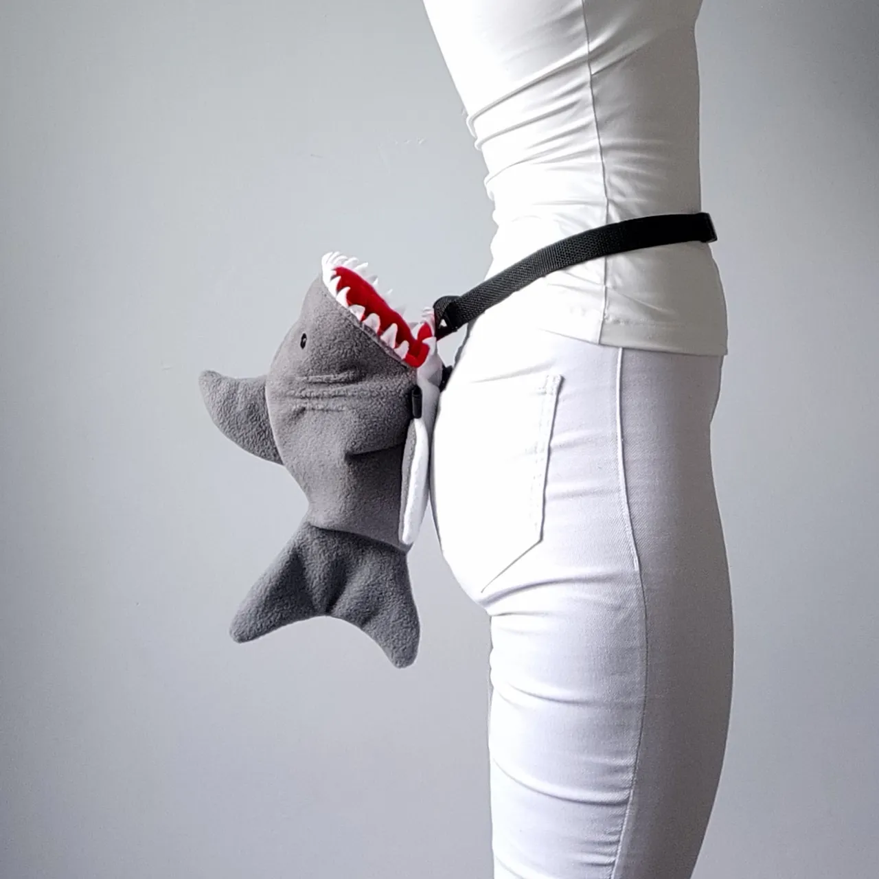 Hi! I finally created a new model of the Shark chalk bag. 
This one has a moisture-proof fabric in the middle layer and more soft teeth.