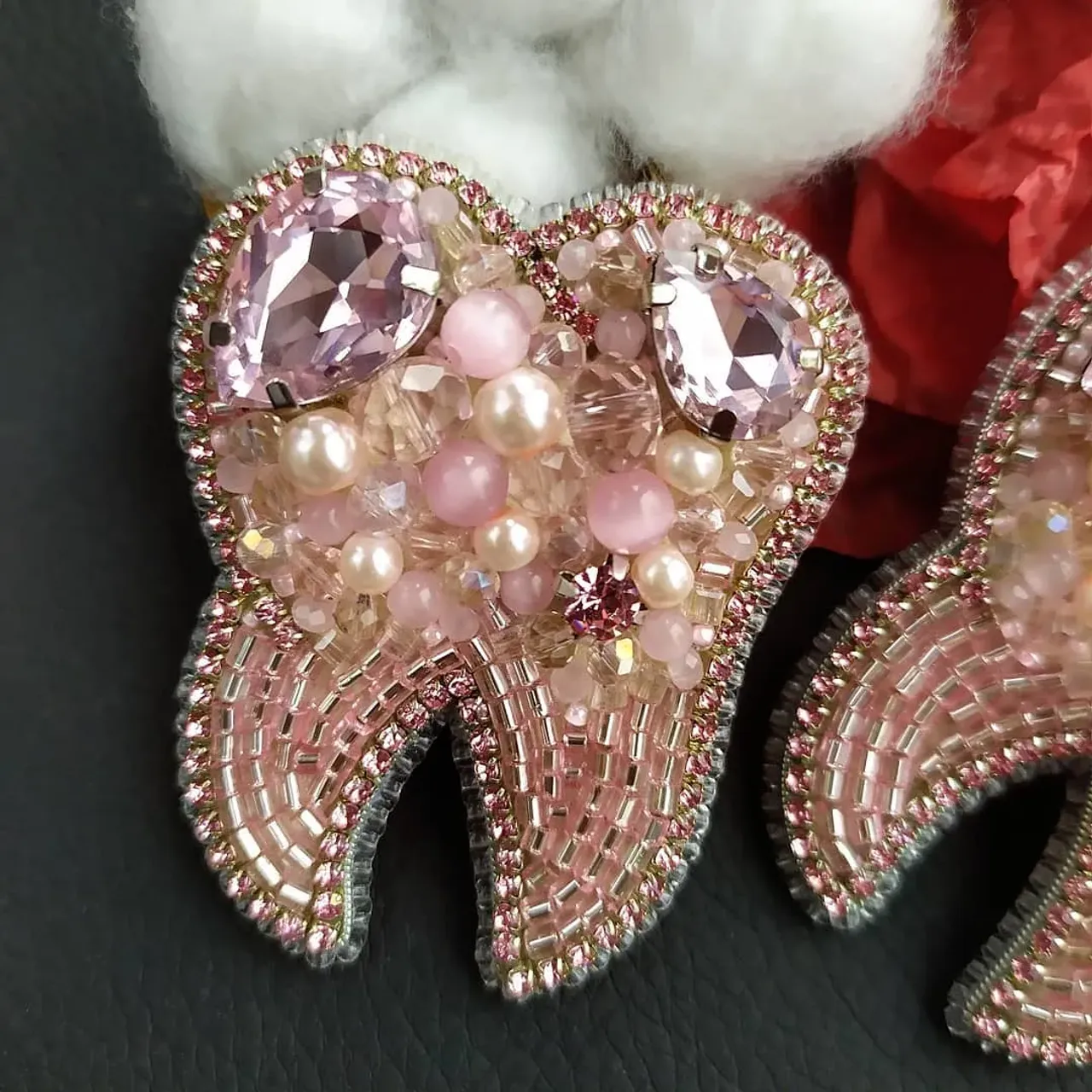 Когда мне заказали зубик в розовом цвете, скажу честно это цветовое решение меня очень смутило. И совсем я удивилась, когда мне заказали повтор именно в розовом цвете. Да, это не типичный цвет для зубика. Но, к моему удивлению, получилось очень классно! Признаю, была не права🤭
В наличии нет, возможен повтор в любом цвете😂, но конечно хотелось бы повторить в классическом белом цвете🦷
#брошьзуб #брошьзубик #зубикизбисера #зубизбисера #брошьдлястоматолога #брошьдляврача #длястоматологов #hmjewerly_best #handmade_ru_jewellery #hmjew_exclusive #handmade_ymka #бесплатноmhr #handmade_luxury_exclusive #брошьизбисера #handmadewood #zotzon #handmadeworld1  #chudolavka #handmade_blesk_19 #magic_brooch #shk_idei #б_выставка_рн @happy_hobby777 #hand_made_izdeliya_lenta #jw_fair #handmade_k_m #проект_ilovehandmade #lovehandmade #my_handmade_tvorchestvo #handmade_numberone #сделанослюбовью❤️