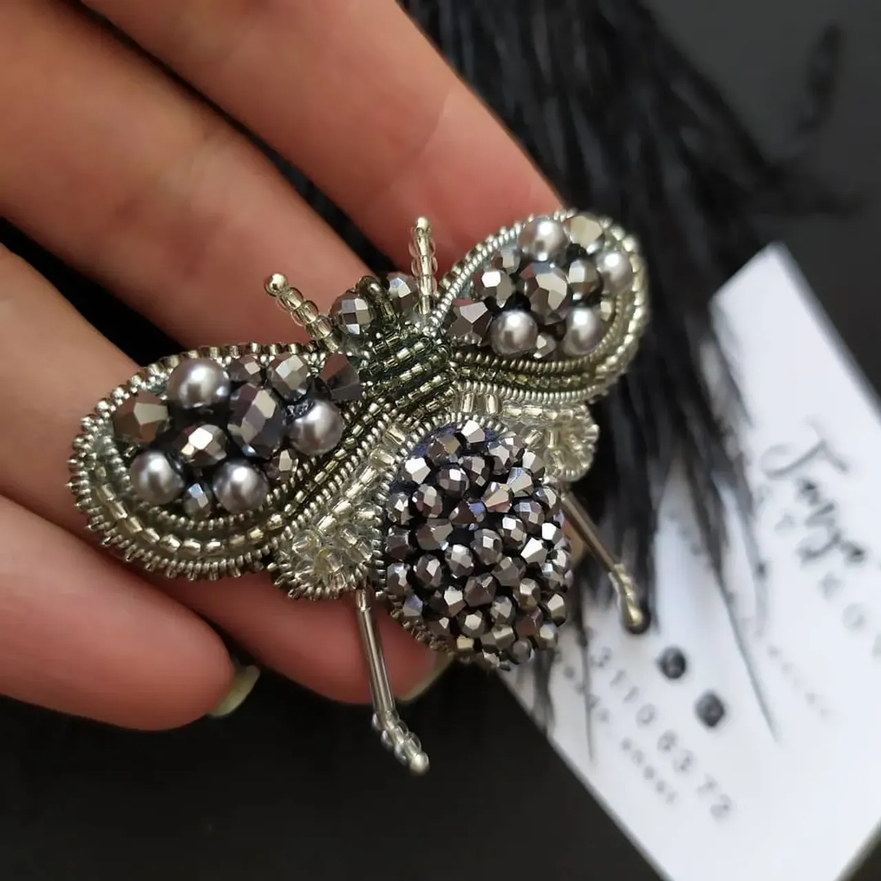 А у меня опять полетели жужжики. 
Это самая миниатюрная моя брошь. Но это не значит, что она самая лёгкая в исполнении) совсем наоборот)) над ней приходится изрядно потрудиться)))
#брошьмуха #брошьпчела #мухаизбисера #пчелаизбисера #hmjewerly_best #handmade_ru_jewellery #hmjew_exclusive #handmade_ymka #бесплатноmhr #handmade_luxury_exclusive #handmade_art_amazing #брошьизбисера #handmadewood #zotzon #handmadeworld1  #chudolavka #handmade_blesk_19 #magic_brooch #shk_idei #б_выставка_рн @happy_hobby777 #hand_made_izdeliya_lenta #jw_fair #handmade_k_m #проект_ilovehandmade #lovehandmade #my_handmade_tvorchestvo #handmade_numberone #сделанослюбовью❤️