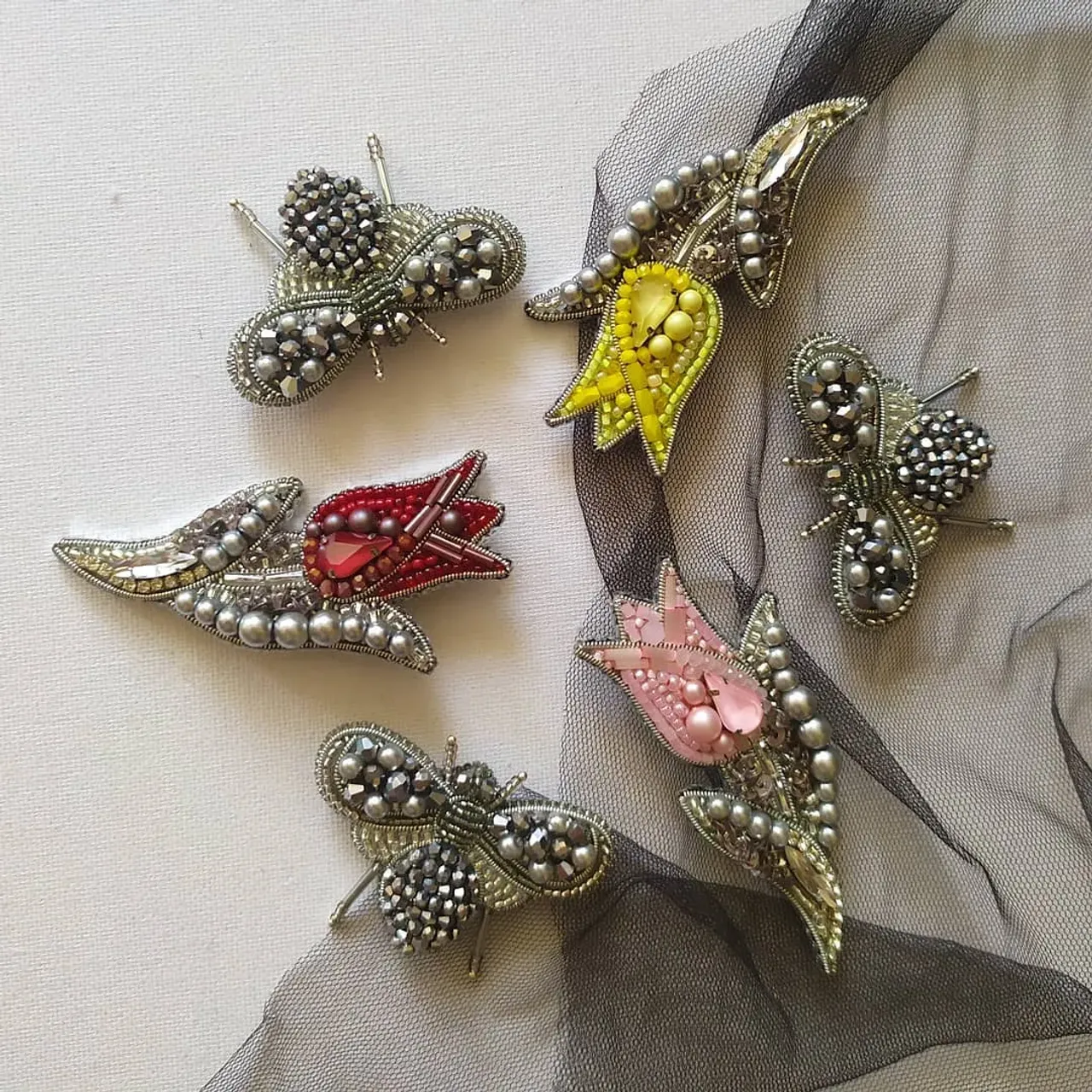 💐💐💐
Даже не знаю какой мне нравится больше...
Все хороши!
Все цветы в наличии. Размер 8,5*3,5см.
#брошьтюльпан #брошьтюльпансизбисера #тюльпанизбисера #брошьцветок #тюльпаны #hmjewerly_best #handmade_ru_jewellery #hmjew_exclusive #handmade_ymka #бесплатноmhr #handmade_luxury_exclusive #handmade_art_amazing #брошьизбисера #handmadewood #handmadeworld1  #chudolavka #handmade_blesk_19 #magic_brooch #shk_idei #б_выставка_рн #hand_made_izdeliya_lenta #jw_fair #handmade_k_m #rukamimastera_lenta #проект_ilovehandmade #lovehandmade #my_handmade_tvorchestvo #handmade_numberone #beads_shest_наличие #сделанослюбовью❤️