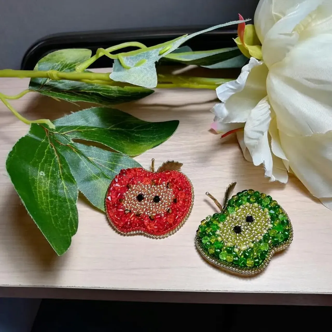 Ещё один фотоотзыв. Спасибочки, очень приятно когда мои изделия Вас радуют!!!
#брошьизбисера #фотоотзыв #яблокоизбисера #брошьяблоко #брошьяблоко🍏 #брошьяблоко🍎 #яблоко #авторскиеброши #ручнаяработа #сделанослюбовью❤️