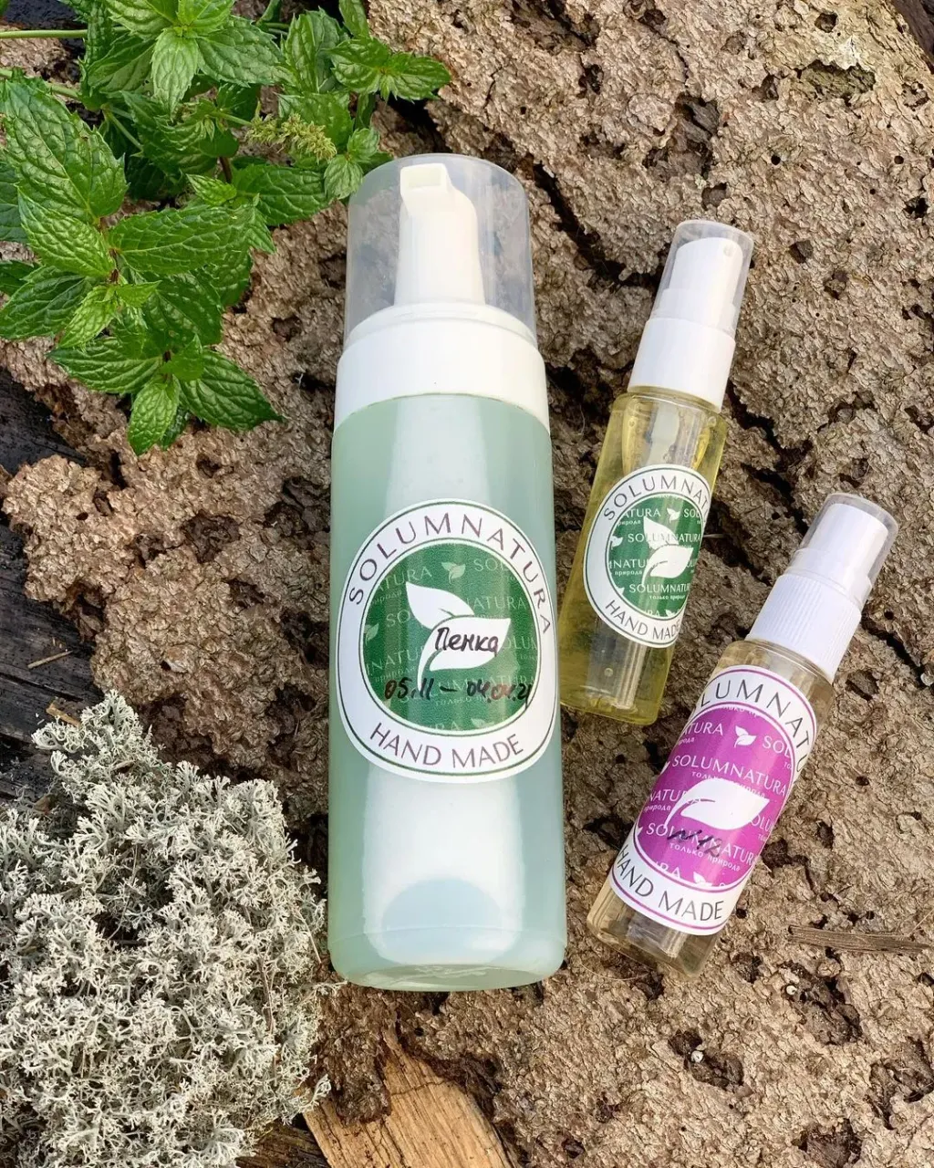 Расскажите, чем вы умываетесь и удаляете косметику?

Я люблю пенку за ее воздушную текстуру и аромат лаванды💜
Она бережно очищает кожу, не сушит, освежает цвет лица. 

Какая пенка бывает:
🍀 для нормальной и сухой кожи
🍁 для жирной и комбинированной кожи

Если надо удалить макияж или более сильное загрязнение, то пользуюсь гидрофильным маслом💦
Им очень приятно делать массаж лица! Оно промывает даже в самых потайных местах👌🏻 (Кстати, оно прекрасно подходит для интимной гигиены☀️)

Какие масла бывают:
🌼для сухой и чувствительной кожи
🌸для нормальной кожи
🌺для жирной и комбинированной кожи

Чем бы вы ни очищали кожу лица (а я знаю, есть и любители моего мыла🤗), после рекомендую использовать тоник, который тоже лучше подбирать по типу кожи🌿

Будьте прекрасны!
Заботьтесь о себе💚

#натуральнаякосметика #очищениекожи #пенкадляумывания #гидрофильноемасло #solumnatura_очищение