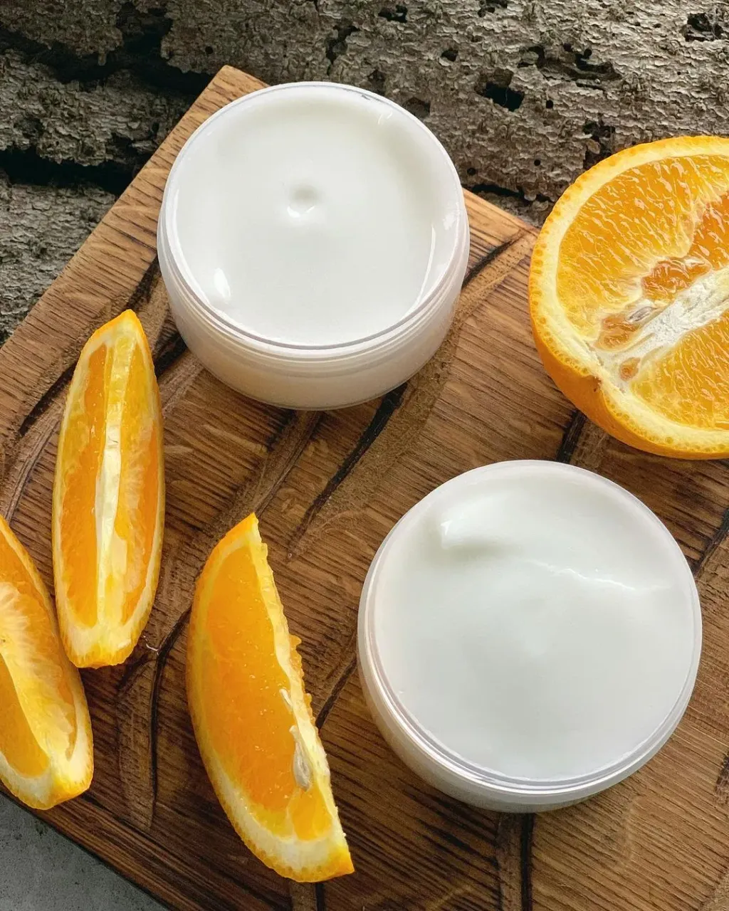 Солнышка вам в лениу

Кондиционер и маска для волос🌼
В чем разница и нужны ли они?

Большинство промышленных шампуней так хорошо очищает, что разрушают кожу головы и защитную оболочку волос. Отсюда и перхоть, зуд, ломкость...

🟠Маски для волос - это прекрасное средство для питания, защиты и восстановления волос.
В состав моих масок входят масла манго и виноградных косточек, которые питают волосы, восстанавливают целостность защитной оболочки, разглаживают и облегчают расчёсывание.
Кроме этого, обязательные компоненты масок - активы для увлажнения и укрепления волос.

Какие маски есть:
☀️для сухих, ломких, окрашенных волос
🌸для жирных и комбинированных волос
🌪для волос, подверженных частому термическому воздействию 
🌿стимулирующие рост волос
❄️для чувствительной кожи головы и при перхоти

Маски наносят на чистые волосы или кожу головы (в зависимости от типа маски) 1 раз в неделю и оставляют на волосах на 1-2 часа (можно и на ночь).

🟡Кондиционер - средство, которым рекомендуется пользоваться после каждого мытья волос. Он создаёт на волосах тонкую защитную пленку и восстанавливает повреждения, возникающие во время мытья.
Кондиционер моментально разглаживает волосы, делая их гладкими и послушными, способствует легкому расчесыванию и блеску волос.

Какие кондиционеры есть:
🌷для светлых волос
🌹для темных волос
🌻для окрашенных волос

Кондиционер наносят на чистые волосы на 1-2 минуты.

Любите свои волосы! Ведь сила женщины - в ее волосах❤️

#solumnatura_дляволос #кондиционердляволос #повторноеиспользование #recycling #маскадляволос #натуральнаякосметика