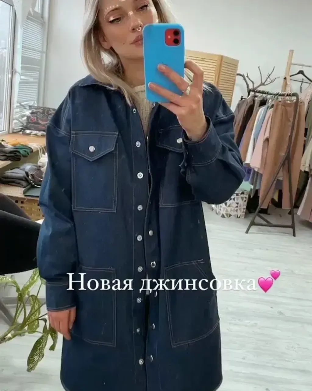 Пальто рубашка из джинсы. Плотная да тёплая. Появилась в двух цветах. 
 Чёрный и джинс и классический.