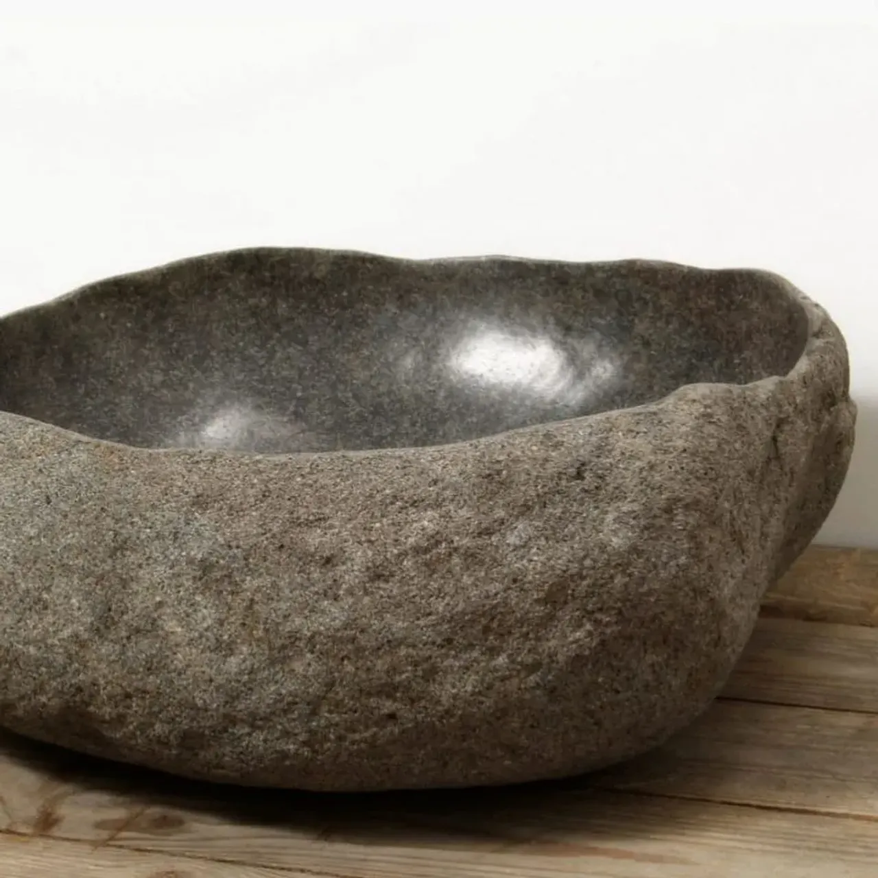 Раковина из натурального камня риверстоуна  с тонким краем. Выполнена из цельного камня, внутри полированная, внешняя поверхность природная.
.
♻️ Покупая раковину из натурального камня, вы приобретаете качественное и красивое изделие, которое не будет не замечено и прослужит вам десятилетия☝️
.

#раковиныbanglo#раковинаизокаменелогодерева#раковиныизкамня #раковиныизнатуральногокамня #раковинаизоникса #раковинаизмрамора #работаскамнем#дизайнерскаяпродукция #декорванной #ваннаякомната #аксессуарыизкамня #раковинадляванной#элитнаясантехника#лофт #лофтдизайн #лофтинтерьер #ваннаякомнатадизайн #дизайнподключ#ремонтподключ #ремонтваннойкомнаты #лофтваннаякомната #идеидлядома #ремонтквартиры