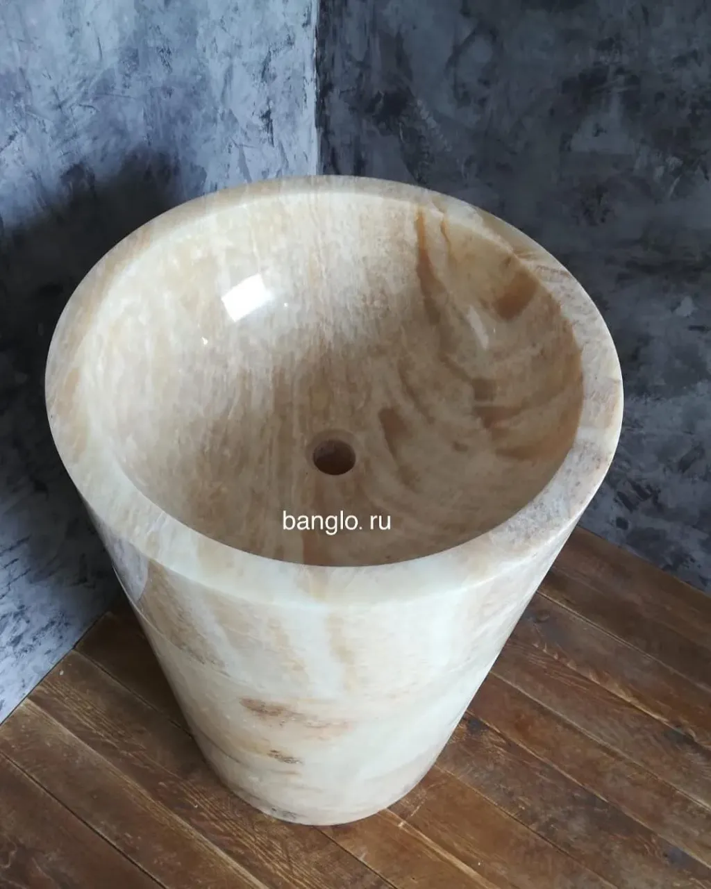 .
Предлагаем Вашему вниманию великолепную напольную раковину. Она вырезана вручную из цельного блока оникса.
⬆️Данная модель — абсолютное воплощение роскоши и элегантности. Она придаст вашей ванной комнате совершенно неповторимый облик✨
.
〽️В наличии〽️

#раковиныbanglo#раковинаизокаменелогодерева#раковиныизкамня #раковиныизнатуральногокамня #раковинаизоникса #раковинаизмрамора #работаскамнем#дизайнерскаяпродукция #декорванной #ваннаякомната #аксессуарыизкамня #раковинадляванной#элитнаясантехника#лофт #лофтдизайн #лофтинтерьер #ваннаякомнатадизайн #дизайнподключ