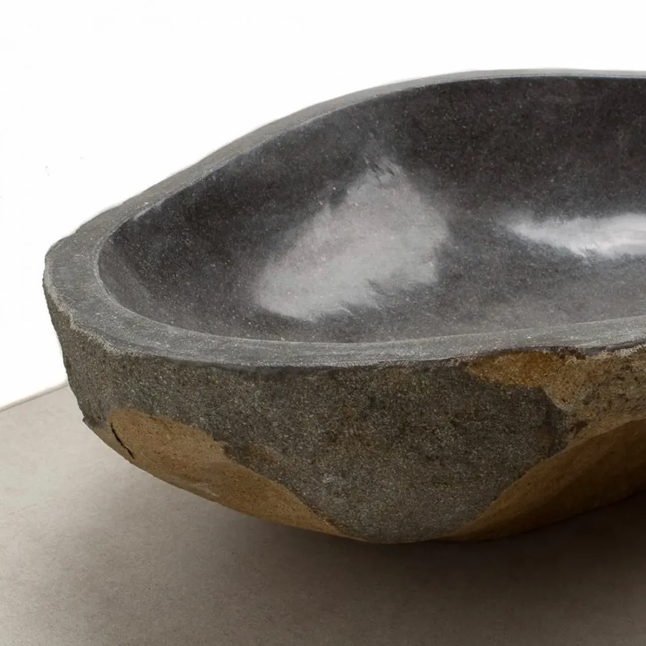 .
👆Ещё одна уникальная раковина, созданная в тандеме природы и человека ⛰⚒
.
🔝В наличии , готова к переезду в новый дом 🏡
.
✔️Размеры (ШxГxВ)	47х35х15 см
✔️Сливное отверстие  45 мм
✔️Вес	27 кг .
.
#раковиныbanglo#раковинаизокаменелогодерева#раковиныизкамня #раковиныизнатуральногокамня #раковинаизоникса #раковинаизмрамора #работаскамнем#дизайнерскаяпродукция #декорванной #ваннаякомната #аксессуарыизкамня #раковинадляванной#элитнаясантехника#лофт #лофтдизайн #лофтинтерьер #ваннаякомнатадизайн #дизайнподключ