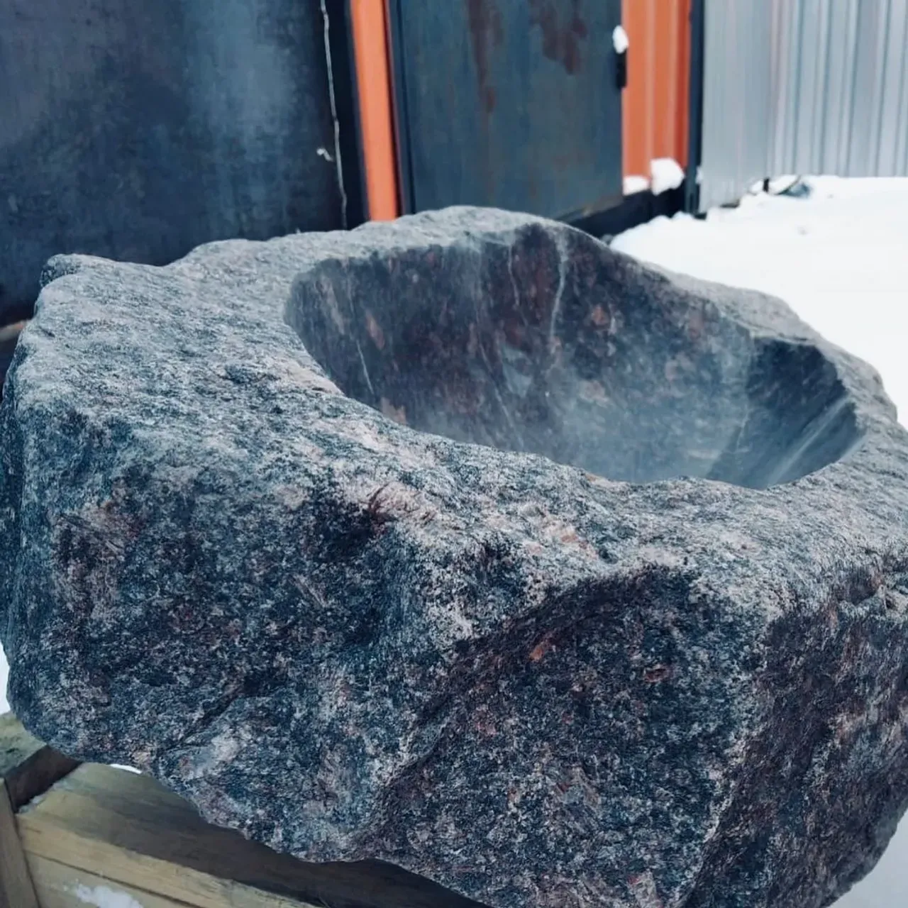 .

☑️Раковина выполнена из  гранитного валуна, она получилась весьма массивной (79*39 см) и тяжелой ,но в то же время очень интересна  из за своей формы и перепадов высоты, цвет преимущественно темно-серый с различными вкраплениями.

⚒Гранит является самым прочным природным камнем.
❎Эту раковину практически невозможно разбить, поцарапать, испортить.

#раковиныизкамня
#интерьерквартиры
#дляинтерьера #раковинавванную #изделияручнойработы #раковинаизгранита #stonesink #granite #лофт #лофтдизайн #ремонтспб #ремонт #выгодноепредложение #скидки #дляинтерьера #раковинаручнойработы #надежность #отечественныйпроизводитель #сантехника #санузелдизайн #современныйинтерьер #современныйдизайн #современныйремонт #мойкиизкамня #ландшафтныйдизайн #интерьерноерешение

.