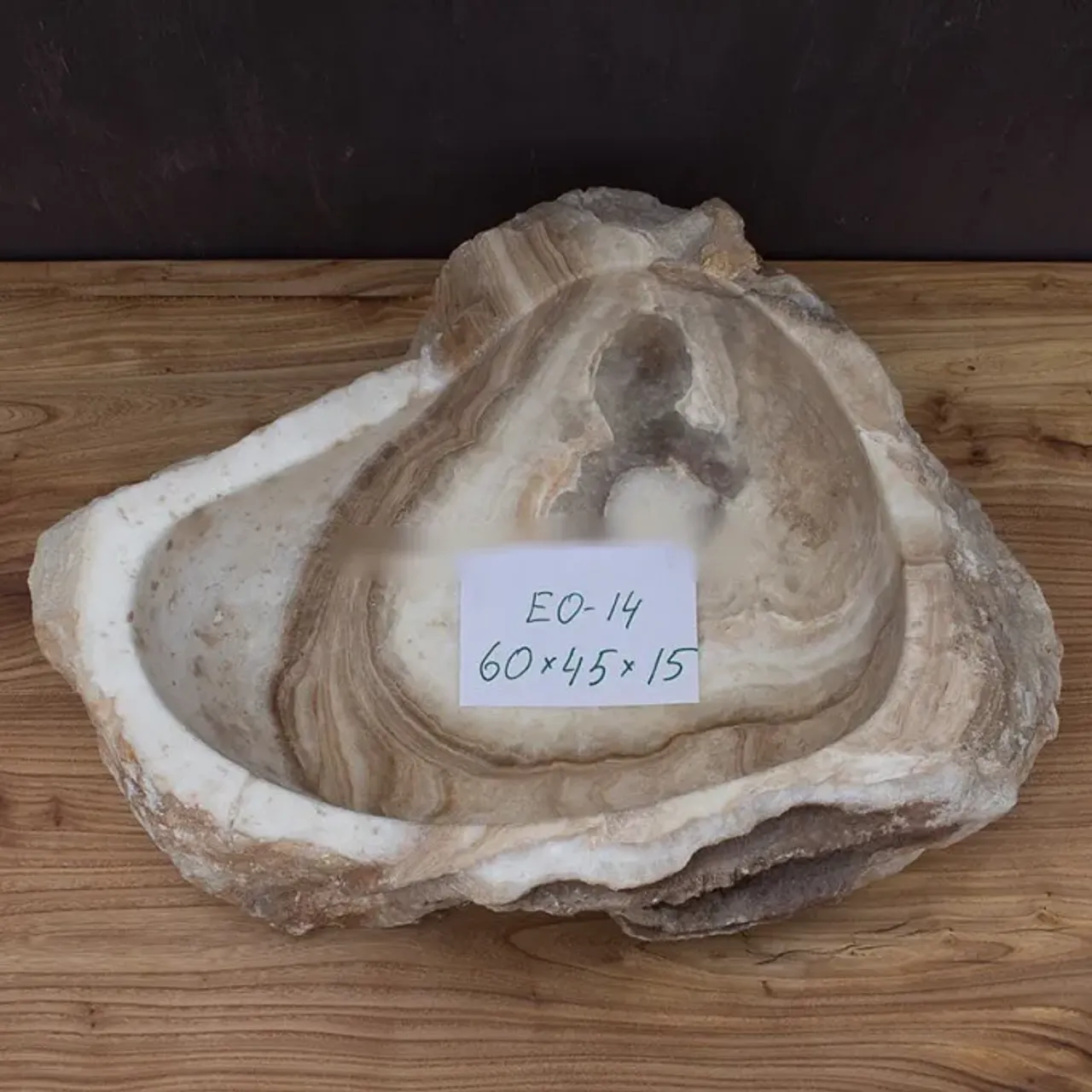 .
Современного человека сложно удивить изысками дизайнерской мысли, однако эта ⬆️уникальная раковина из оникса способна стать особенным моментом, что выделит ваш интерьер из множества других, но при этом будет практичным и надежным.
.
⚡️Натуральный оникс, природная форма, эксклюзивный цвет все это воплощено в этой раковине. .

#раковиныbanglo#раковинаизокаменелогодерева#раковиныизкамня #раковиныизнатуральногокамня #раковинаизоникса #раковинаизмрамора #работаскамнем#дизайнерскаяпродукция #декорванной #ваннаякомната #аксессуарыизкамня #раковинадляванной#элитнаясантехника#лофт #лофтдизайн #лофтинтерьер #ваннаякомнатадизайн #дизайнподключ#дизайнподключмосква #раковинымосква #раковиныспб