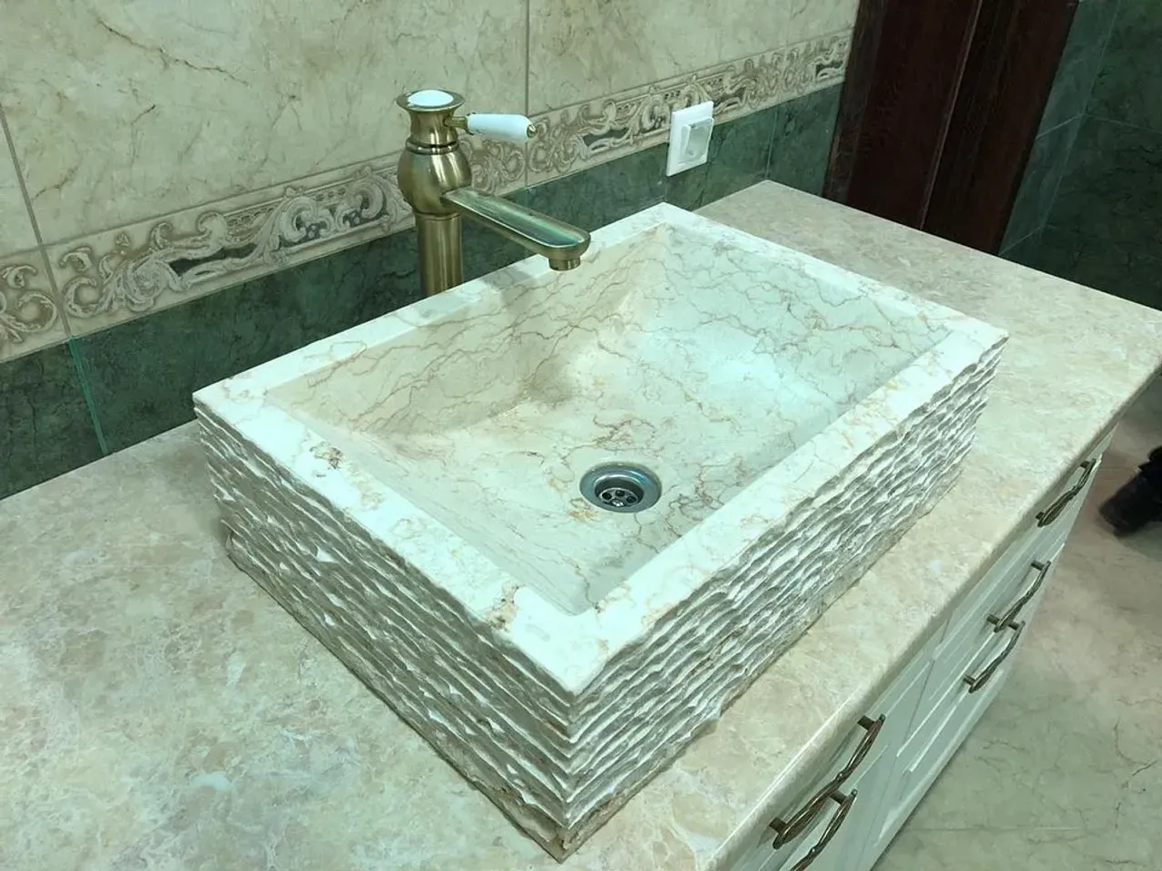 Наши клиенты самые лучшие 👏👏👏
Снова порадовали нас фотоотчетом 📸

#ковинаизмрамора#раковинаизбетона#раковинаизискуственногокамня#раковинаизречногокамня#раковинаизтравертина#раковинаизгранита#раковинаизискусственногокамня#раковинаизнатуральногокамня#ваннаялофт#ваннаямечты#ваннаядизайн#ваннаямебель#ваннаямоеймечты#оникссподсветкой#ониксвинтерьере#оникскамень#оникснатуральный#ониксподсветка#ониксмосква#ониксспб#деревовинтерьере#дереворучнойработыд#деревовванной#раковиныbanglo