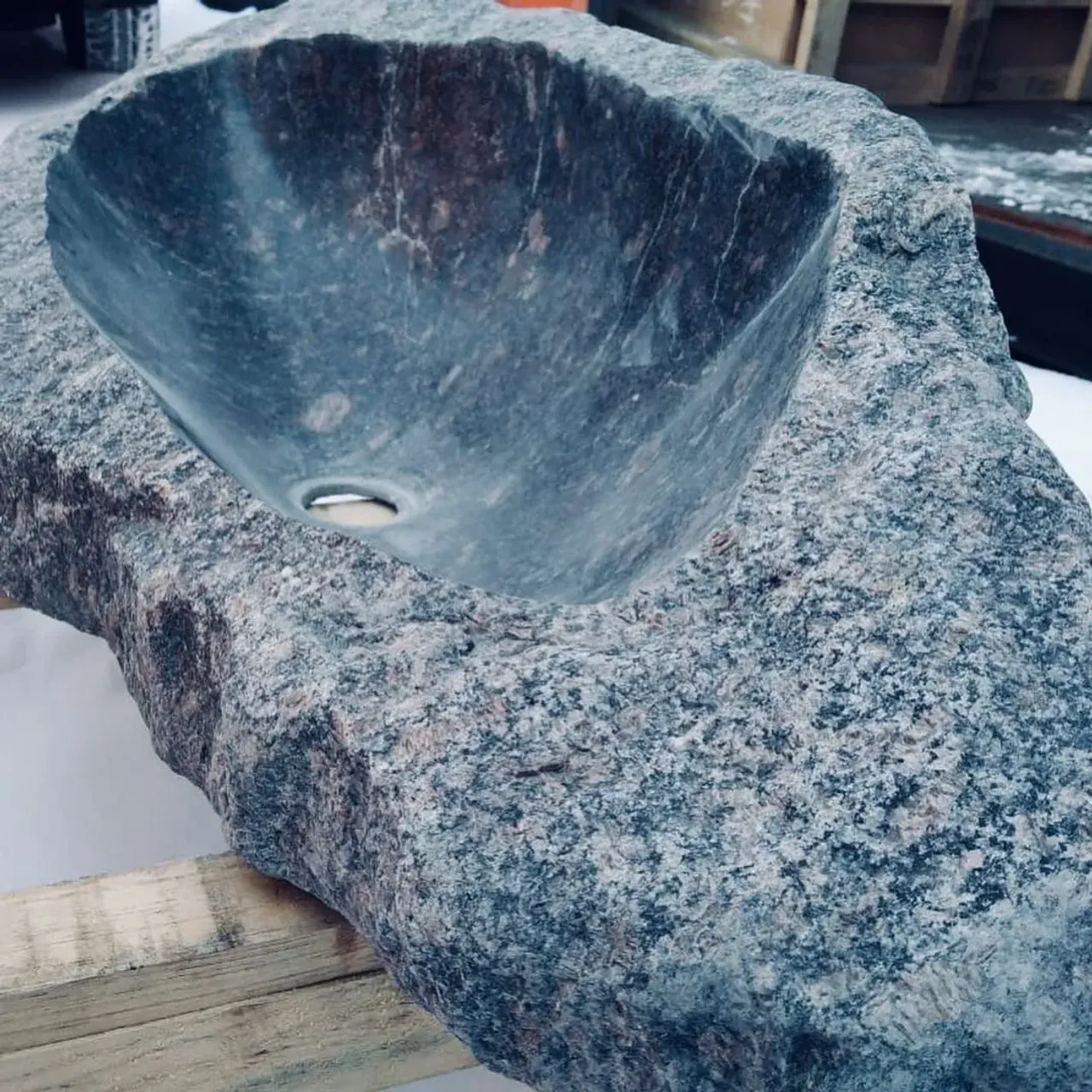 .

☑️Раковина выполнена из  гранитного валуна, она получилась весьма массивной (79*39 см) и тяжелой ,но в то же время очень интересна  из за своей формы и перепадов высоты, цвет преимущественно темно-серый с различными вкраплениями.

⚒Гранит является самым прочным природным камнем.
❎Эту раковину практически невозможно разбить, поцарапать, испортить.

#раковиныизкамня
#интерьерквартиры
#дляинтерьера #раковинавванную #изделияручнойработы #раковинаизгранита #stonesink #granite #лофт #лофтдизайн #ремонтспб #ремонт #выгодноепредложение #скидки #дляинтерьера #раковинаручнойработы #надежность #отечественныйпроизводитель #сантехника #санузелдизайн #современныйинтерьер #современныйдизайн #современныйремонт #мойкиизкамня #ландшафтныйдизайн #интерьерноерешение

.