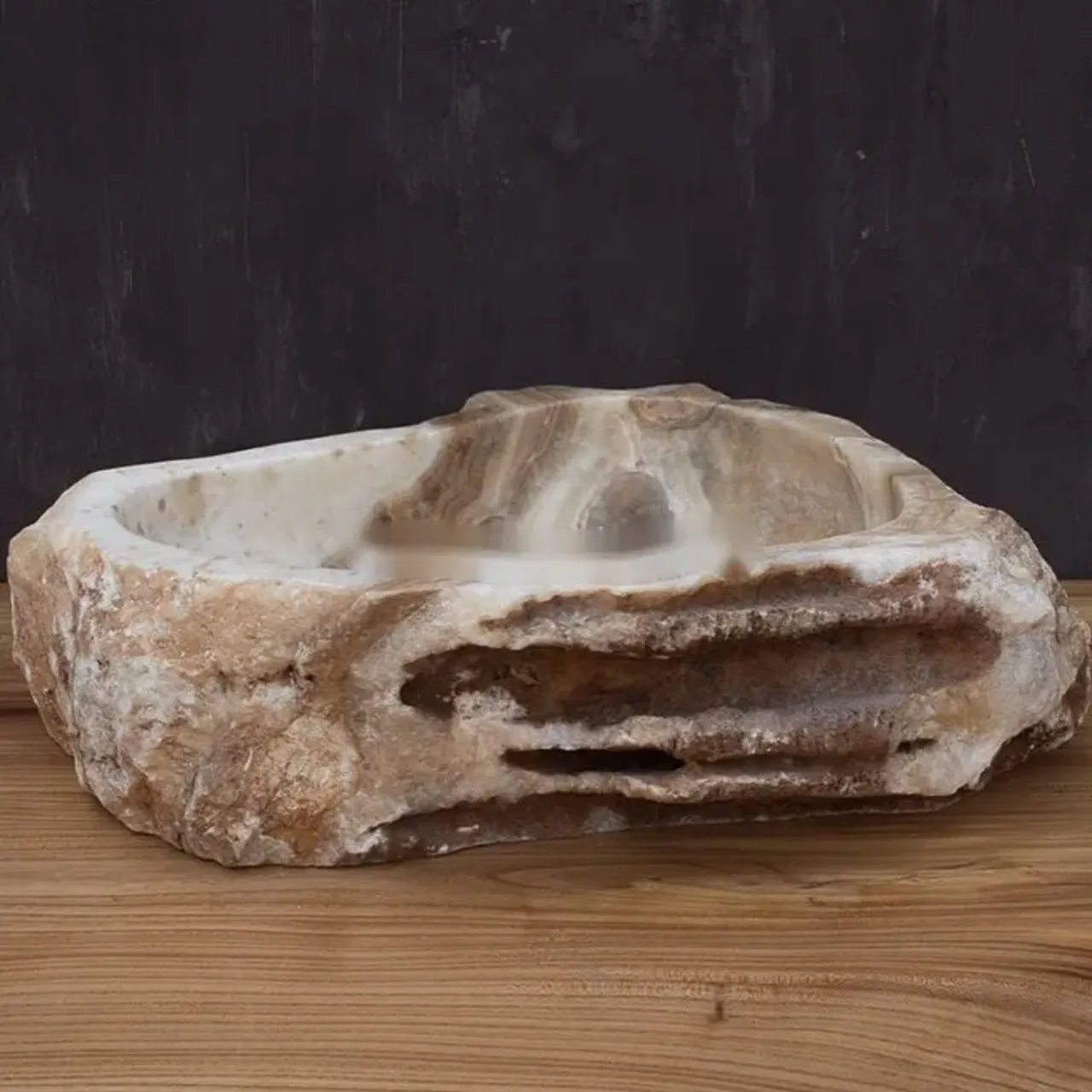 .
Современного человека сложно удивить изысками дизайнерской мысли, однако эта ⬆️уникальная раковина из оникса способна стать особенным моментом, что выделит ваш интерьер из множества других, но при этом будет практичным и надежным.
.
⚡️Натуральный оникс, природная форма, эксклюзивный цвет все это воплощено в этой раковине. .

#раковиныbanglo#раковинаизокаменелогодерева#раковиныизкамня #раковиныизнатуральногокамня #раковинаизоникса #раковинаизмрамора #работаскамнем#дизайнерскаяпродукция #декорванной #ваннаякомната #аксессуарыизкамня #раковинадляванной#элитнаясантехника#лофт #лофтдизайн #лофтинтерьер #ваннаякомнатадизайн #дизайнподключ#дизайнподключмосква #раковинымосква #раковиныспб