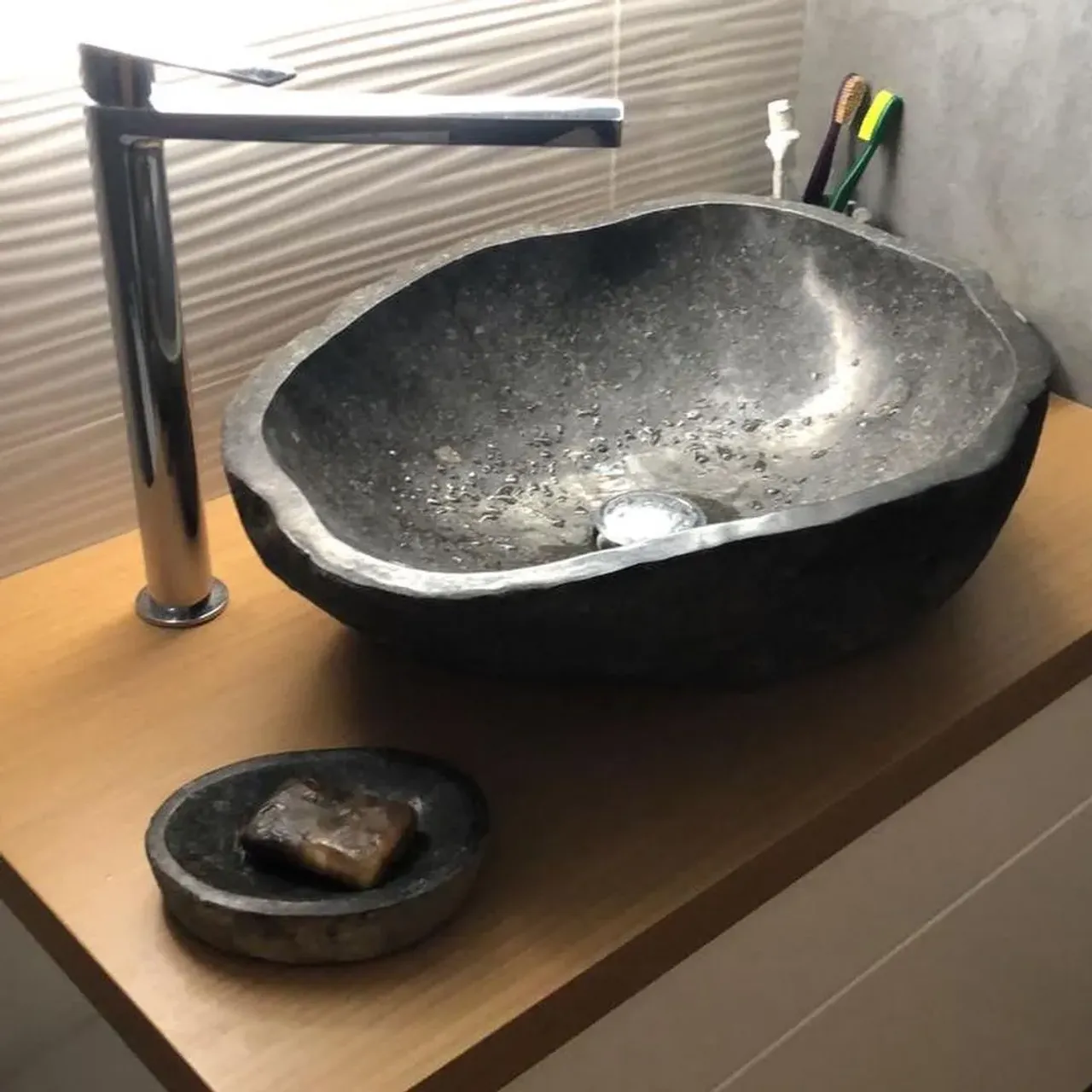 Лучше каменной раковины может быть только каменная  раковина от banglo.ru
.
🤗В чем, собственно говоря, не раз и убедились наши покупатели!☝
.

Ну и дополняет всю эту красоту конечно же мыльница и стакан из речного камня 👌

#раковиныbanglo#раковинаизокаменелогодерева#раковиныизкамня #раковиныизнатуральногокамня #раковинаизоникса #раковинаизмрамора #работаскамнем#дизайнерскаяпродукция #декорванной #ваннаякомната #аксессуарыизкамня #раковинадляванной#элитнаясантехника#лофт #лофтдизайн #лофтинтерьер #ваннаякомнатадизайн #дизайнподключ#дизайнподключмосква #раковинымосква #раковиныспб