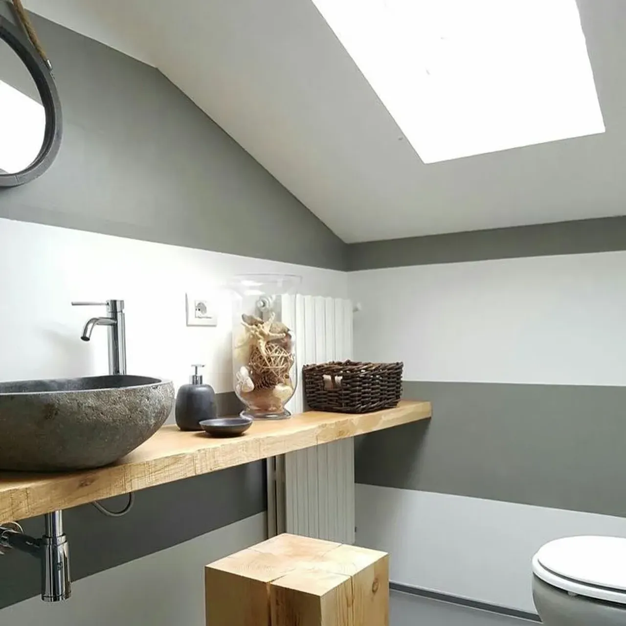 Каменные раковины, изготавливаемые из цельного куска, относятся к категории элитных. Эксклюзивные изделия отличаются формой и неповторимым рисунком, образуемым текстурой природного материала.
.
Свойства материала позволяют разнообразить дизайн. Все больше покупателей отдают предпочтение сантехнической продукции необычных форм и расцветок.
.
#раковиныbanglo#раковинаизокаменелогодерева#раковиныизкамня #раковиныизнатуральногокамня #раковинаизоникса #раковинаизмрамора #работаскамнем#дизайнерскаяпродукция #декорванной #ваннаякомната #аксессуарыизкамня #раковинадляванной#элитнаясантехника#лофт #лофтдизайн #лофтинтерьер #ваннаякомнатадизайн #дизайнподключ#дизайнподключмосква #раковинымосква #раковиныспб