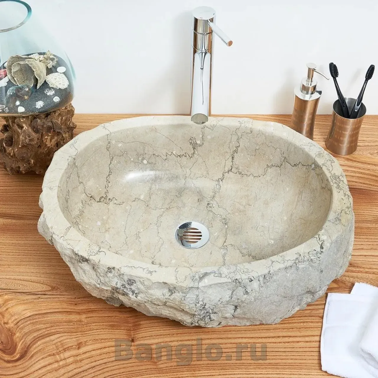 Хотите “королевскую” ванную комнату –  заказывайте эксклюзивную раковину из мрамора. 
Вариант не дешевый, потребует соответствующей отделки остальных элементов ванной. Однако гости по достоинству оценят ваше могущество🌟
.
🌱 Камень в ванной и в кухне – это отличное решение. Смело делайте и не пожалеете👌
.
#раковиныbanglo#раковинаизокаменелогодерева#раковиныизкамня #раковиныизнатуральногокамня #раковинаизоникса #раковинаизмрамора #работаскамнем#дизайнерскаяпродукция #декорванной #ваннаякомната #аксессуарыизкамня #раковинадляванной#элитнаясантехника#лофт #лофтдизайн #лофтинтерьер #ваннаякомнатадизайн #дизайнподключ#дизайнподключмосква #раковинымосква #раковиныспб