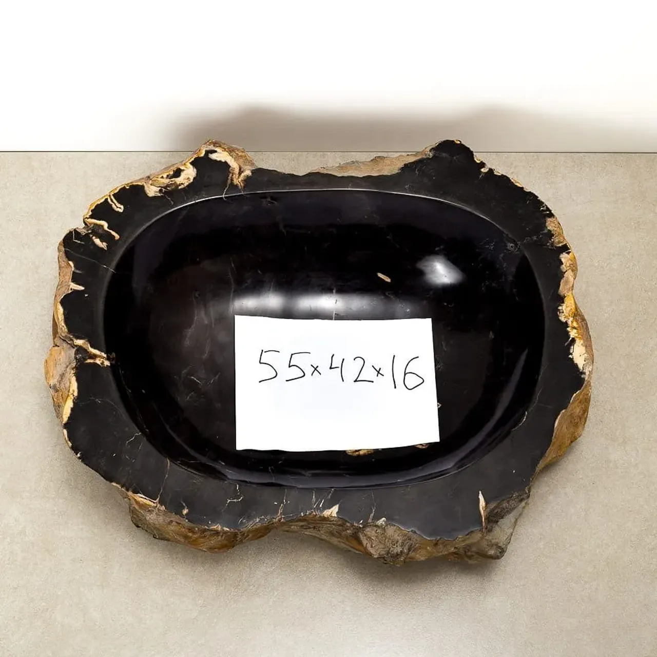 .
⚜️Эксклюзивные, природные раковины из окаменелого дерева, созданные вручную нашими мастерами. Возраст каждой из находок достигает до 100 млн. лет.
.
✨Изнутри камень отполирован до блеска, а снаружи полностью сохранил свой естественный внешний вид
.
💎Раковина выглядит дорого, что сделает ванную комнату роскошной, а утренние процедуры и вообще пребывание у такой раковины будет вызывать только чувства радости и восторга.

#раковиныbanglo#раковинаизокаменелогодерева#раковиныизкамня#ваннаизкамня#ваннаизкамняподзаказ #раковиныизнатуральногокамня#раковинаизоникса #раковинаизмрамора#ваннаизнатуральногокамня #ваннаякомнатадизайн#дизайнерскаяпродукция #декорванной #ваннаякомната #аксессуарыизкамня #раковинадляванной#элитнаясантехника#лофт #лофтдизайн #лофтинтерьер #ваннаякомнатадизайн #дизайнподключ#поступлениераковинизкамня#новоепоступление