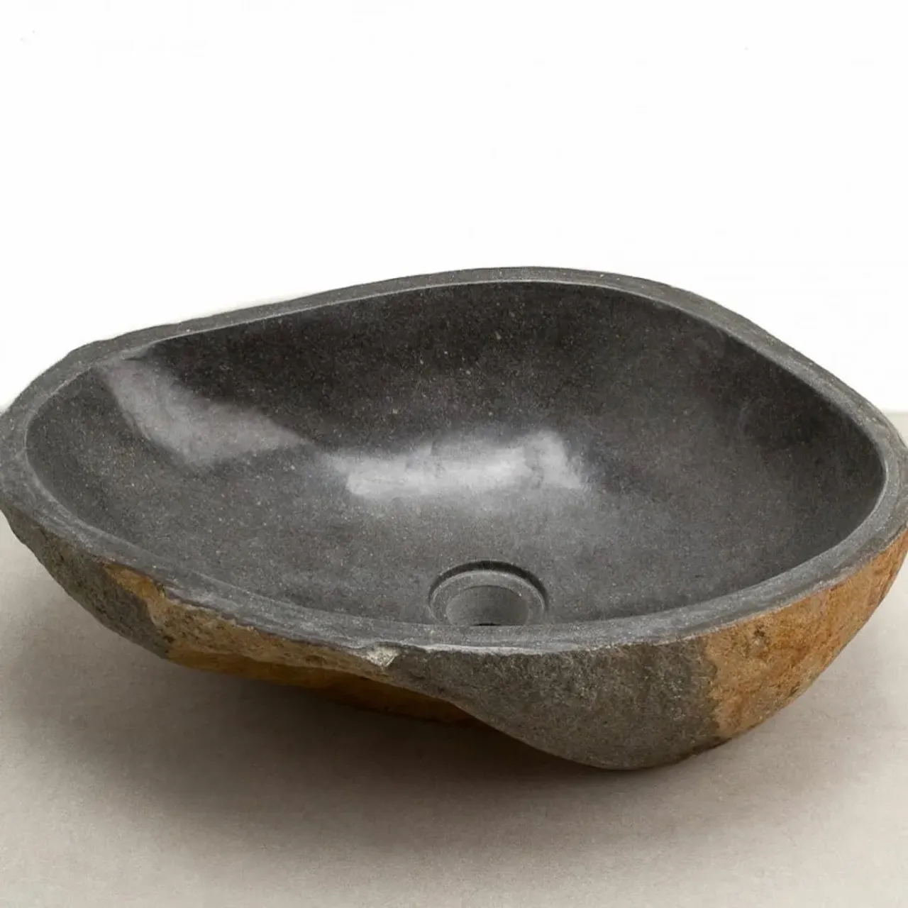 .
👆Ещё одна уникальная раковина, созданная в тандеме природы и человека ⛰⚒
.
🔝В наличии , готова к переезду в новый дом 🏡
.
✔️Размеры (ШxГxВ)	47х35х15 см
✔️Сливное отверстие  45 мм
✔️Вес	27 кг .
.
#раковиныbanglo#раковинаизокаменелогодерева#раковиныизкамня #раковиныизнатуральногокамня #раковинаизоникса #раковинаизмрамора #работаскамнем#дизайнерскаяпродукция #декорванной #ваннаякомната #аксессуарыизкамня #раковинадляванной#элитнаясантехника#лофт #лофтдизайн #лофтинтерьер #ваннаякомнатадизайн #дизайнподключ