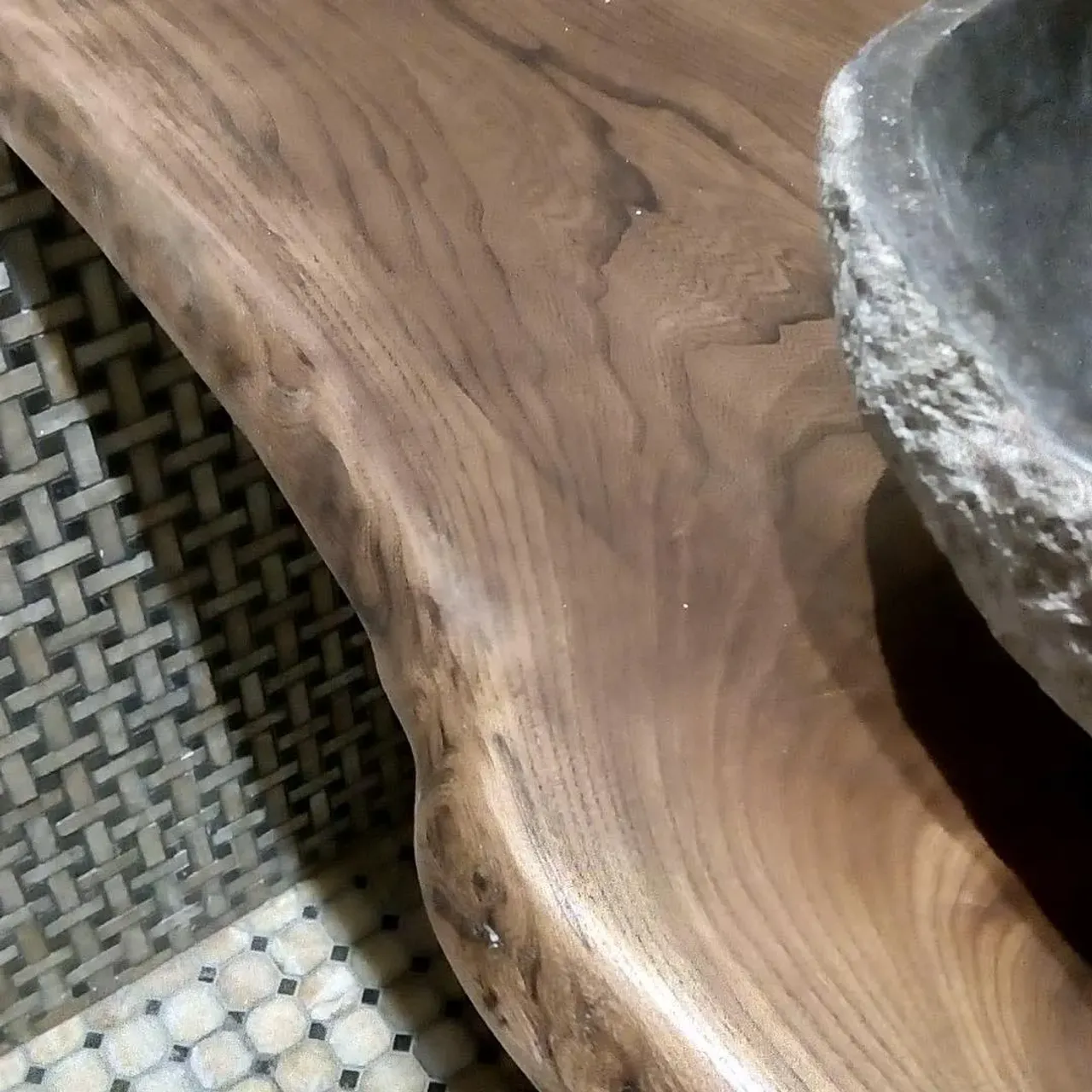 Столешница для ванны из дерева заинтересует истинных ценителей натуральной древесины в интерьере. Все изделия проходят необходимую для влажных помещений обработку, чтобы радовать Вас долгие годы.
.
#раковиныbanglo#раковинаизокаменелогодерева#раковиныизкамня #раковиныизнатуральногокамня #раковинаизоникса #раковинаизмрамора #работаскамнем#дизайнерскаяпродукция#слэбы #слэбыизмассивадерева#слэбыспб #слэбымск #декорванной #ваннаякомната #аксессуарыизкамня #раковинадляванной#элитнаясантехника#лофт #лофтдизайн #лофтинтерьер #ваннаякомнатадизайн #дизайнподключ#дизайнподключмосква #раковинымосква #раковиныспб