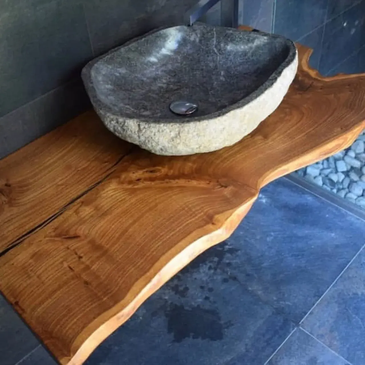 ☝️Столешницы из слэбов под раковину — популярнейший  тренд. 🌳Слэб дерева в качестве столешницы для раковины — уникальный по своей красоте предмет интерьера. 👌Такая поверхность идеально подойдет для тех, кто решил добавить изюминку в свой интерьер🏡

#раковиныbanglo#раковинаизокаменелогодерева#раковиныизкамня #раковиныизнатуральногокамня #раковинаизоникса #раковинаизмрамора #работаскамнем#дизайнерскаяпродукция #декорванной #ваннаякомната #аксессуарыизкамня #раковинадляванной#элитнаясантехника#лофт #лофтдизайн #лофтинтерьер #ваннаякомнатадизайн #дизайнподключ#ремонтподключ #ремонтваннойкомнаты #лофтваннаякомната #идеидлядома #ремонтквартиры#спб #москва