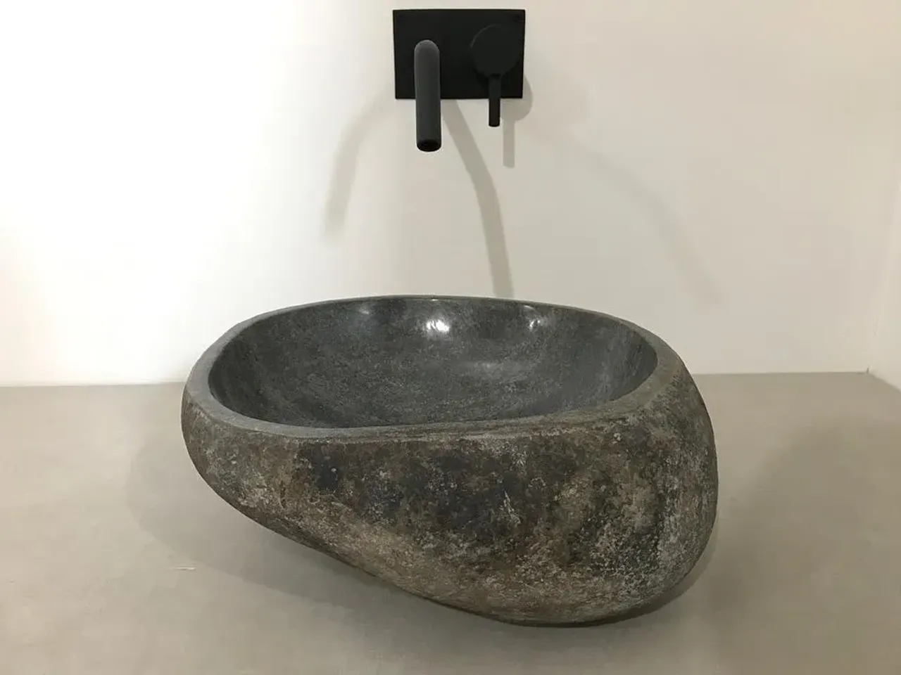 .
Раковина из массивного природного камня – галечного валуна с  тропических островов Индонезии🌴
❇️Каждый экземпляр умывальника из природного камня – уникальный, один в своём стиле по форме, дизайну, и цветовой гамме.
.
.

#banglo#раковиныbanglo#раковинаизокаменелогодерева#раковиныизкамня #раковиныизнатуральногокамня #раковинаизоникса #раковинаизмрамора #работаскамнем#дизайнерскаяпродукция #декорванной #ваннаякомната #аксессуарыизкамня #раковинадляванной#элитнаясантехника#лофт #лофтдизайн #лофтинтерьер #ваннаякомнатадизайн #дизайнподключ